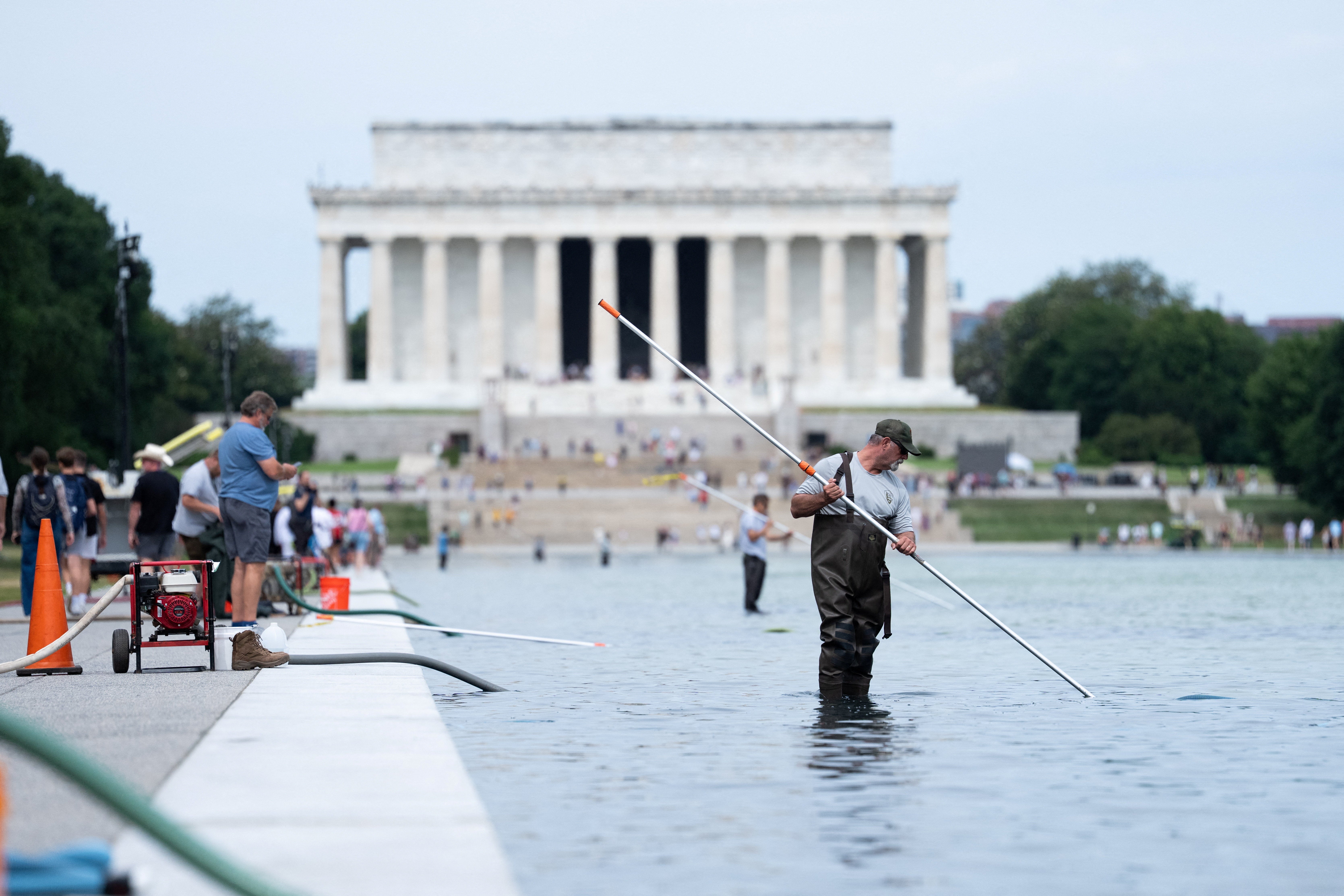 Trump blames vandalism for Reflecting Pool repairs