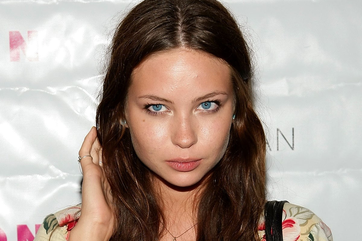 Former child star Daveigh Chase ‘drugged out of her mind’ in last years, mother says - The Independent