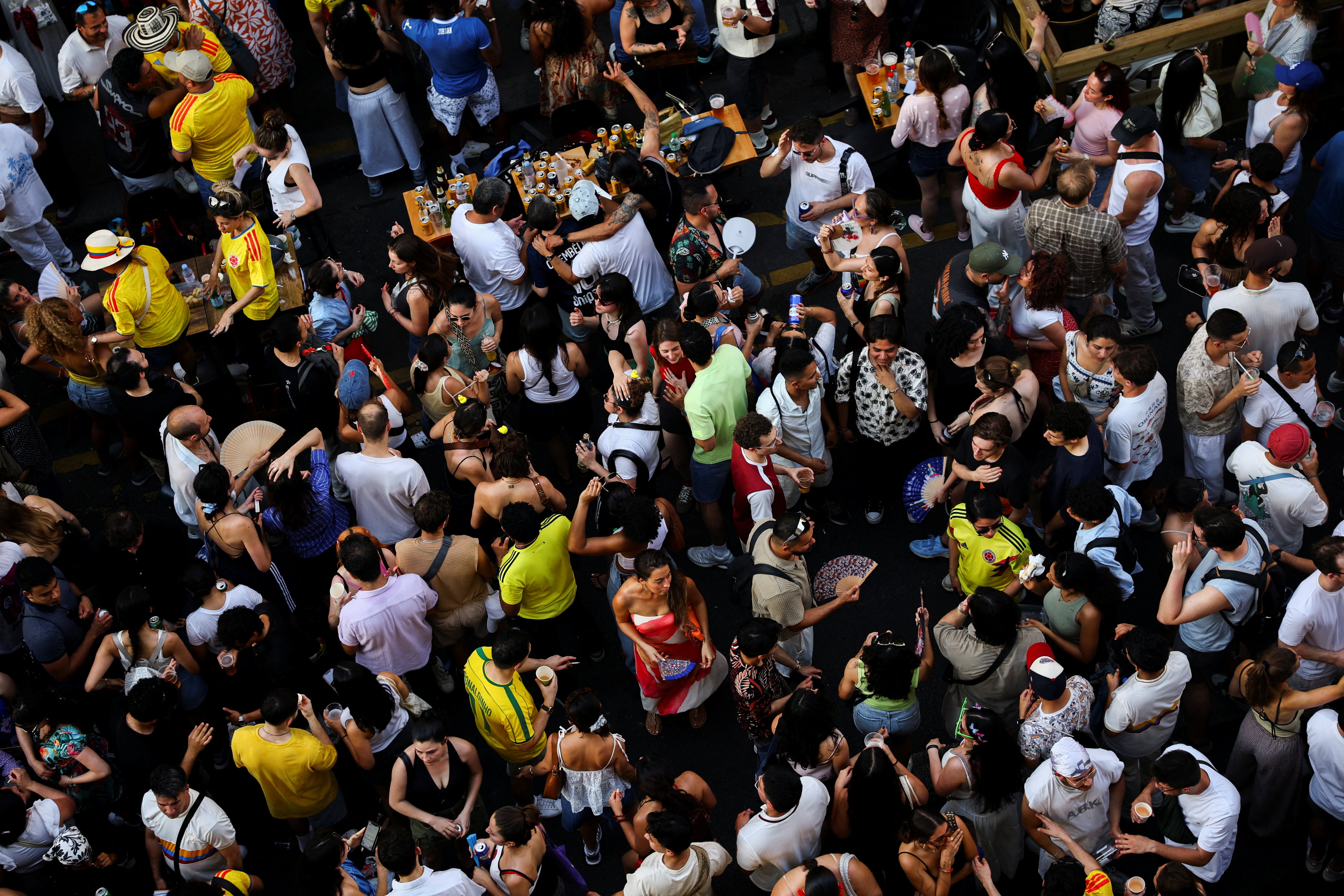 European festival goers celebrating World Music Day banned from drinking alcohol amid heatwave