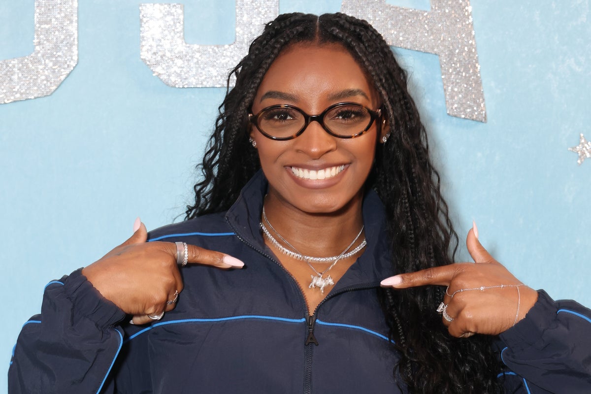 Simone Biles lashes out at fans criticizing her vacation photos weeks after near-death experience Simone Biles lashes out at fans criticizing her vacation photos weeks after near-death experience
