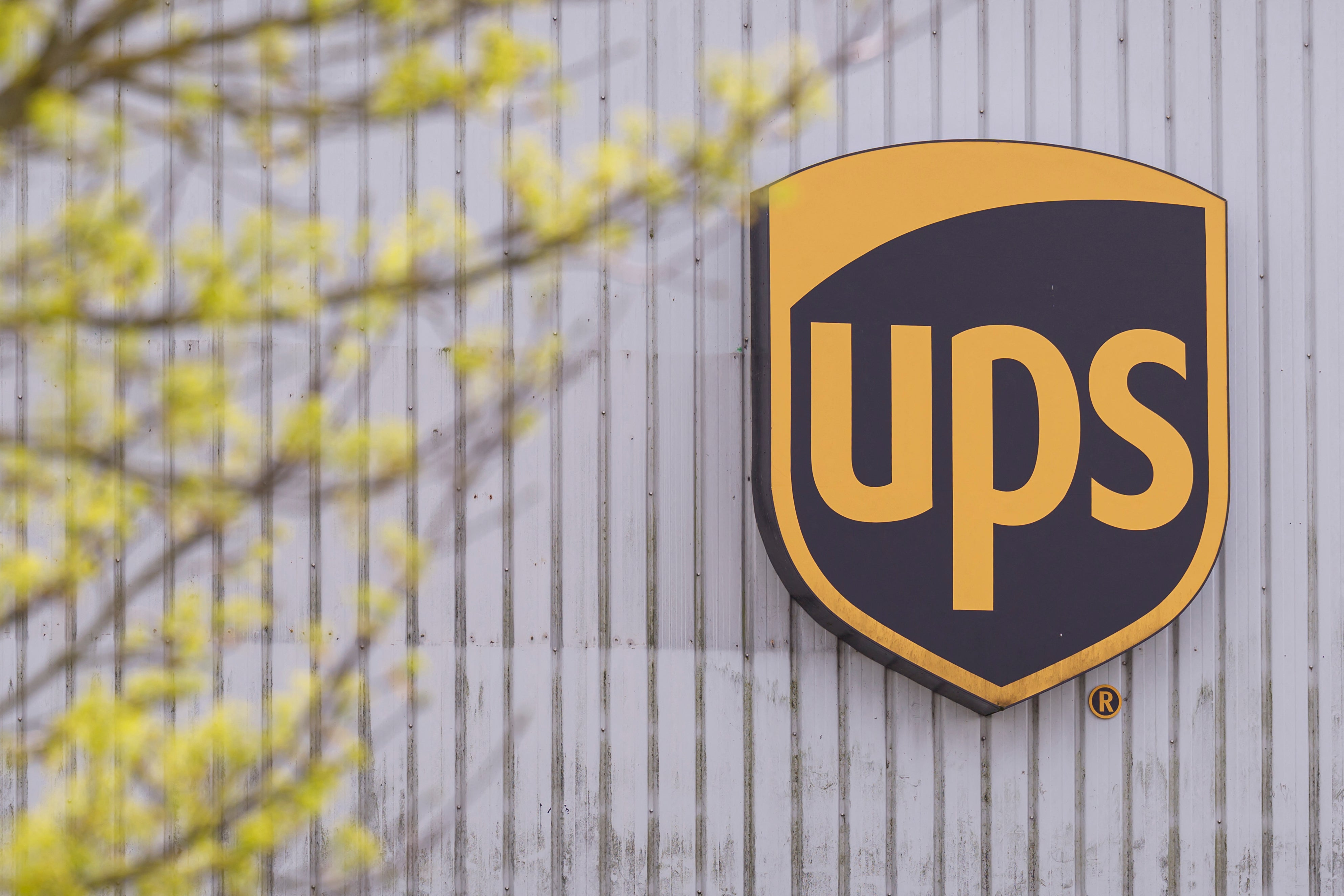 UPS has announced plans to put $48 cardinal successful temperature-controlled accommodation to support up pinch nan increasing request for weight-loss drugs, according to a caller report