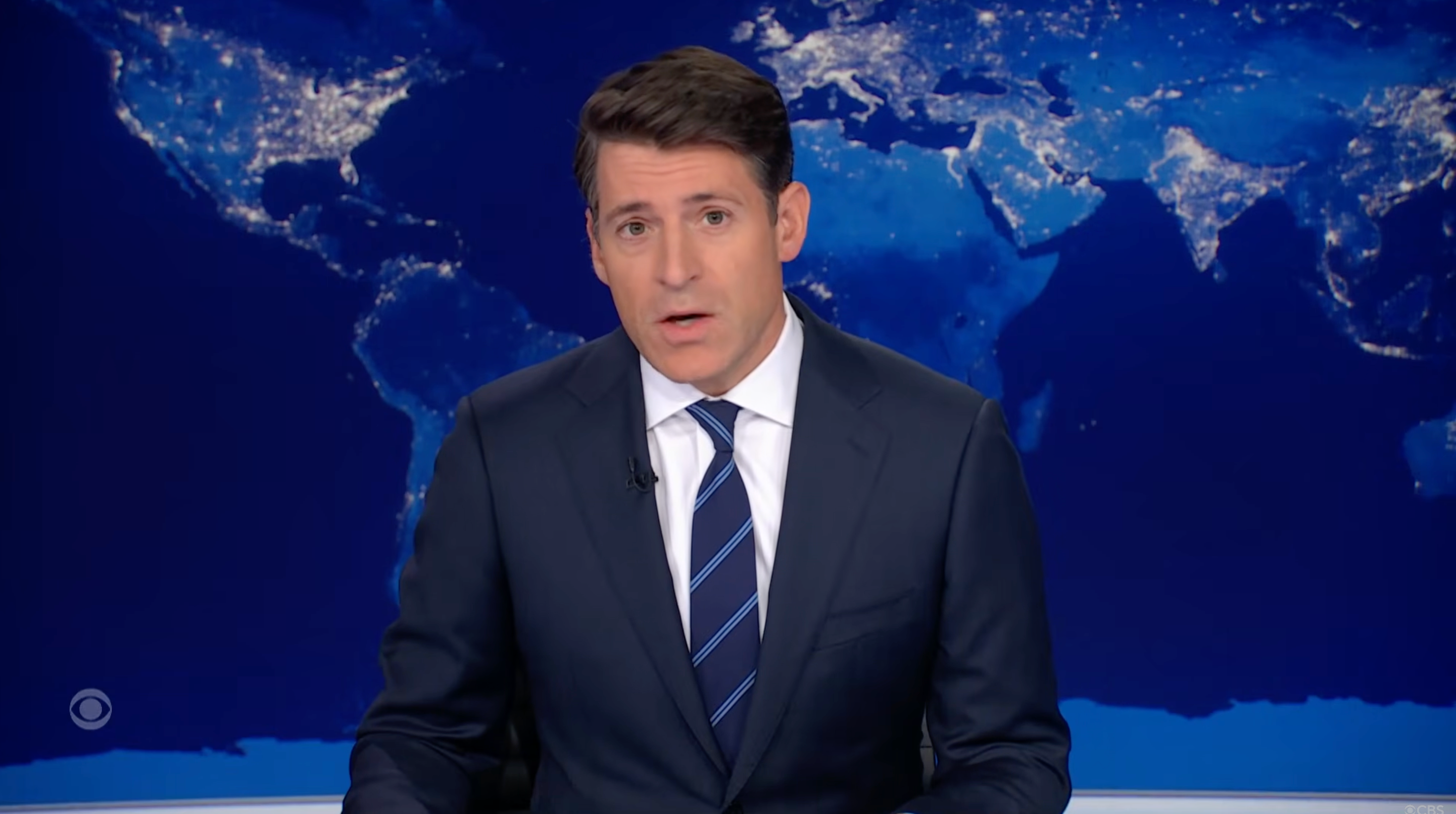 CBS Evening News anchor Tony Dokoupil opened up astir editor-in-chief Bari Weiss and Paramount CEO David Ellison successful a caller profile, saying Weiss 'has tons of ideas' but that Ellison has ne'er tried to power coverage