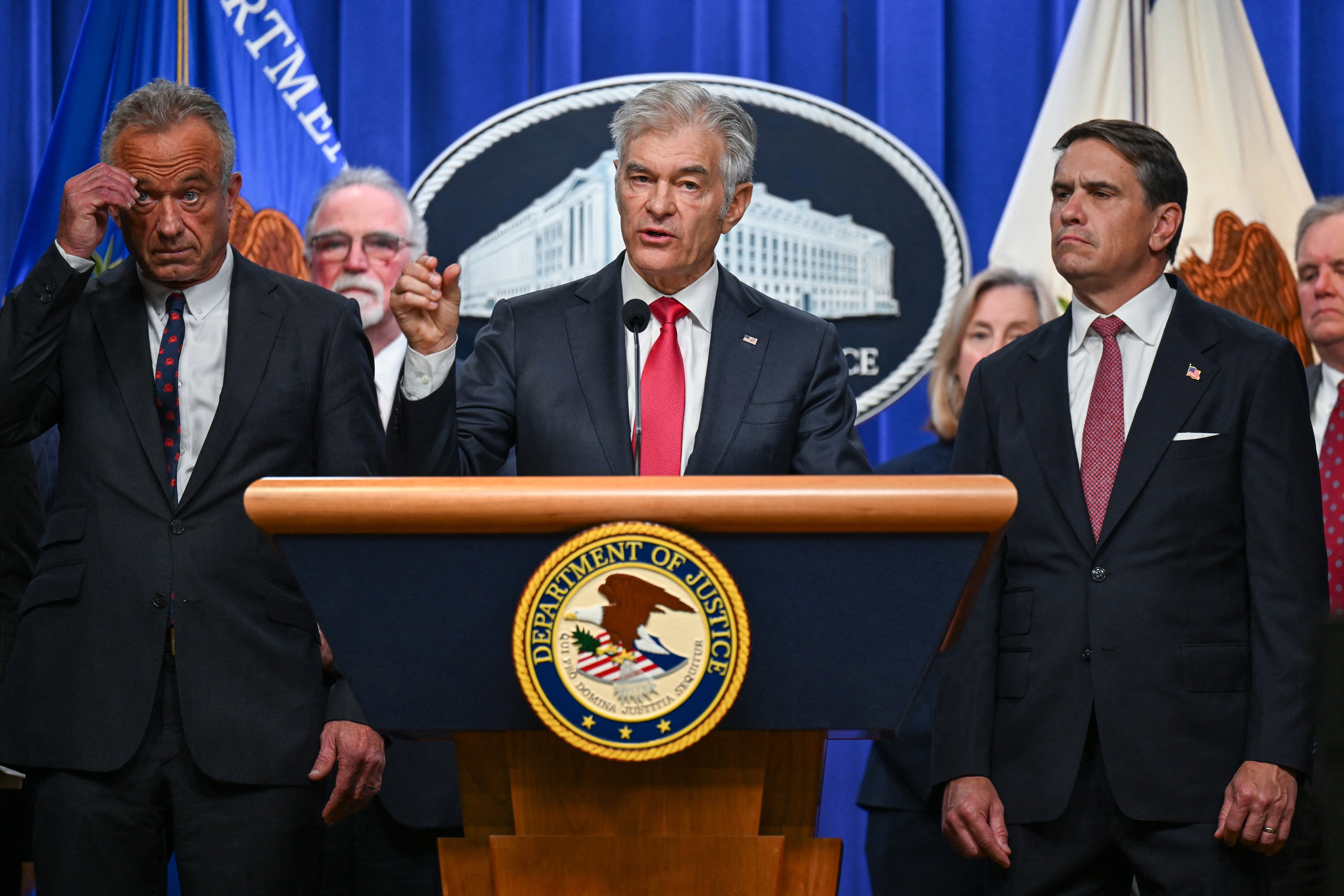 Doj Charges 455 In $6.5b Healthcare Fraud Crackdown
