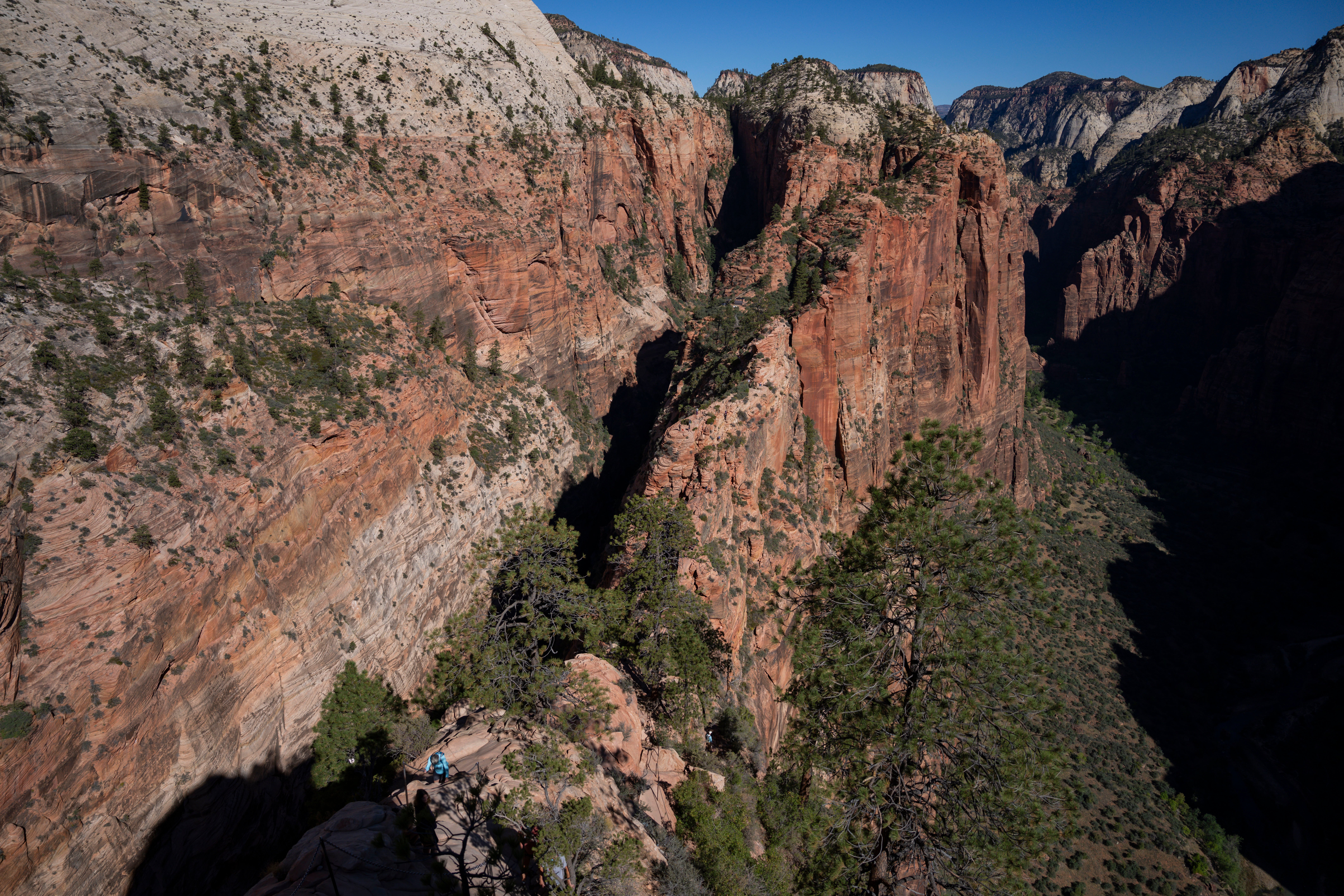 A erstwhile younker pastor from Las Vegas was arrested successful relationship pinch his wife’s 2006 decease aft a autumn from Angels Landing successful Zion National Park