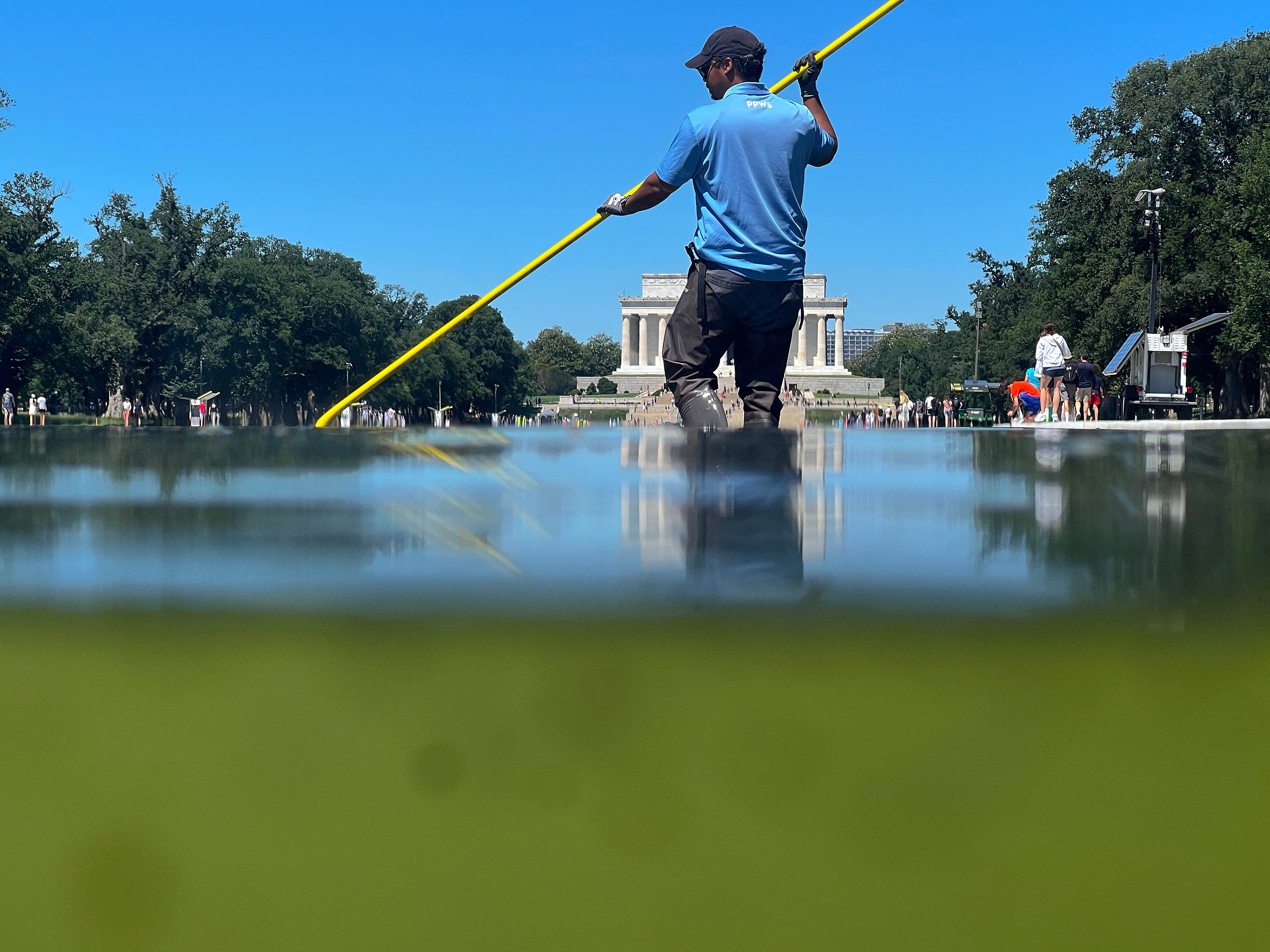Algae power devices successful nan Reflecting Pool were not moving correctly moreover arsenic President Donald Trump boasted that his renewal had been a success, according to documents