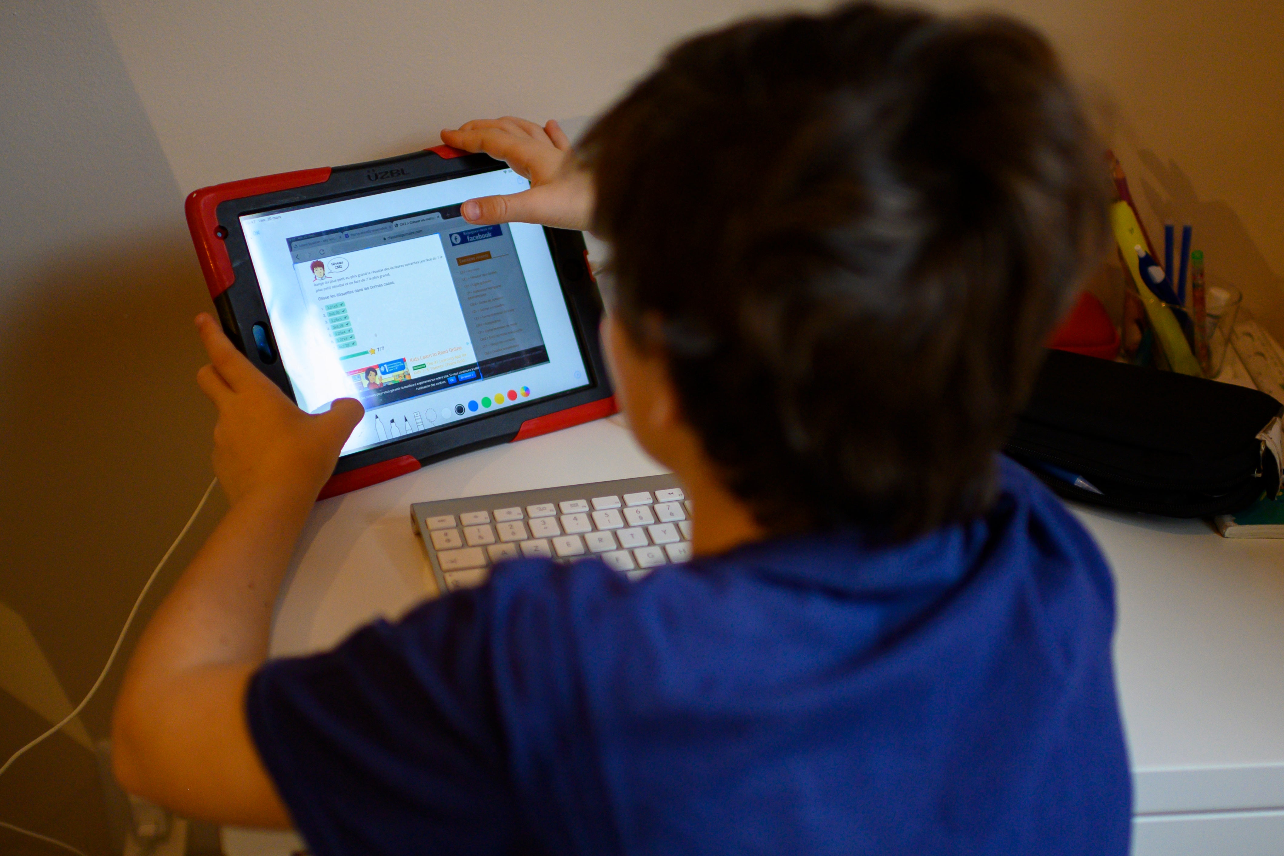 One Of The Nation’s Largest School Districts Bans Screens For Children Before 2nd Grade