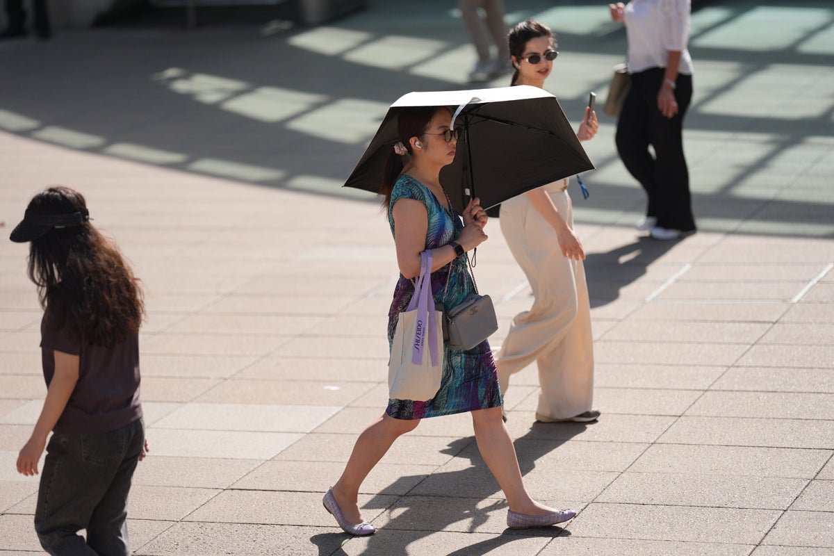 Heatwave brings more disruption as temperature records look likely to tumble