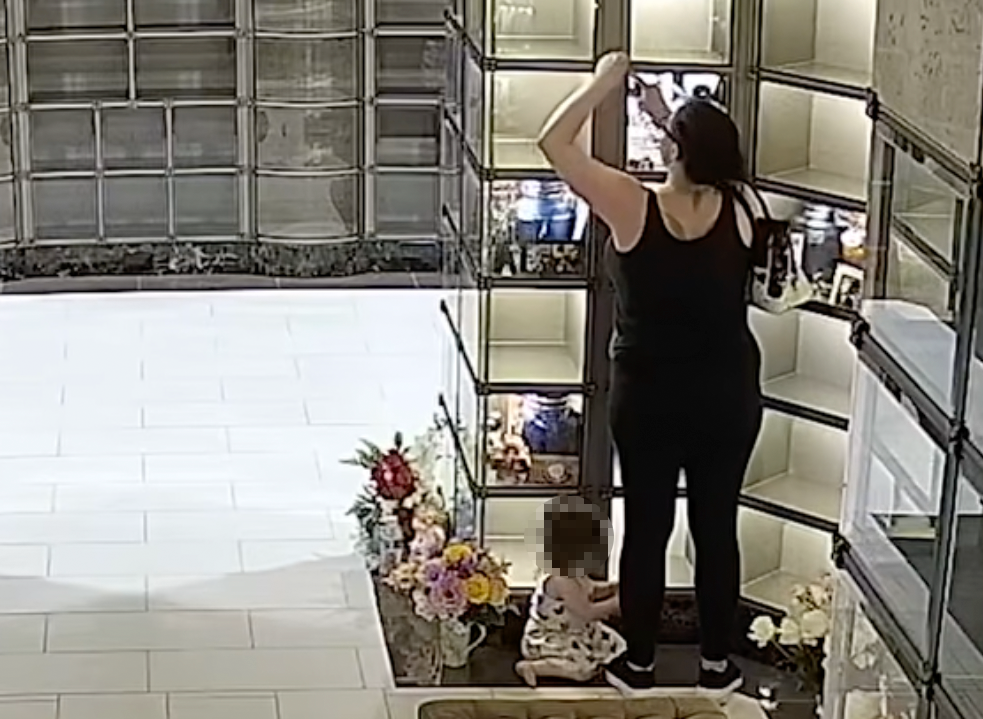 Woman Stole $3,700 Mahjong Set and Silver Cross From Houston Mausoleum