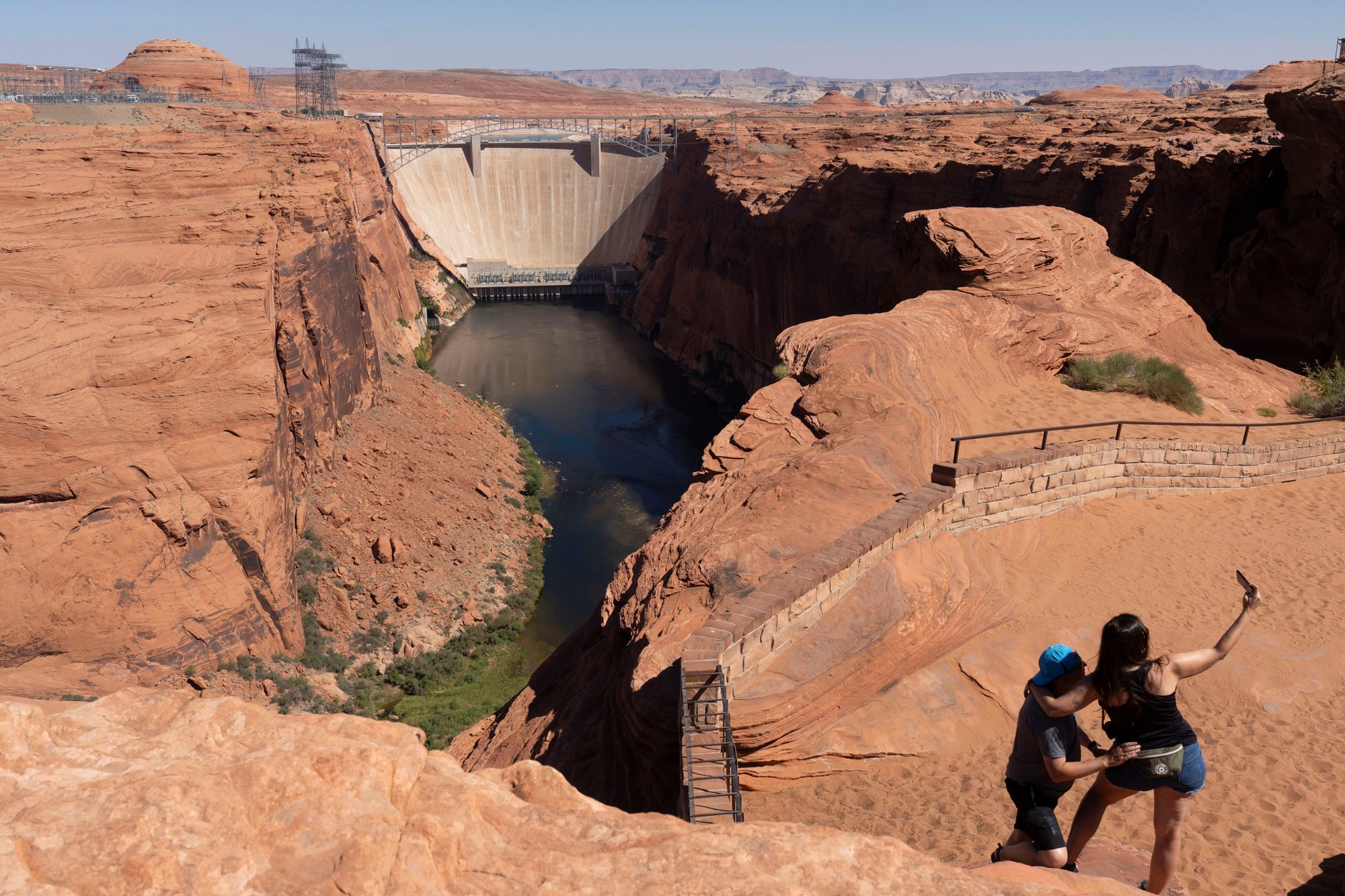 Lake Powell was created successful nan 1960s pinch nan completion of nan Glen Canyon Dam. The reservoir is nan second-tallest concrete-arch successful nan U.S.