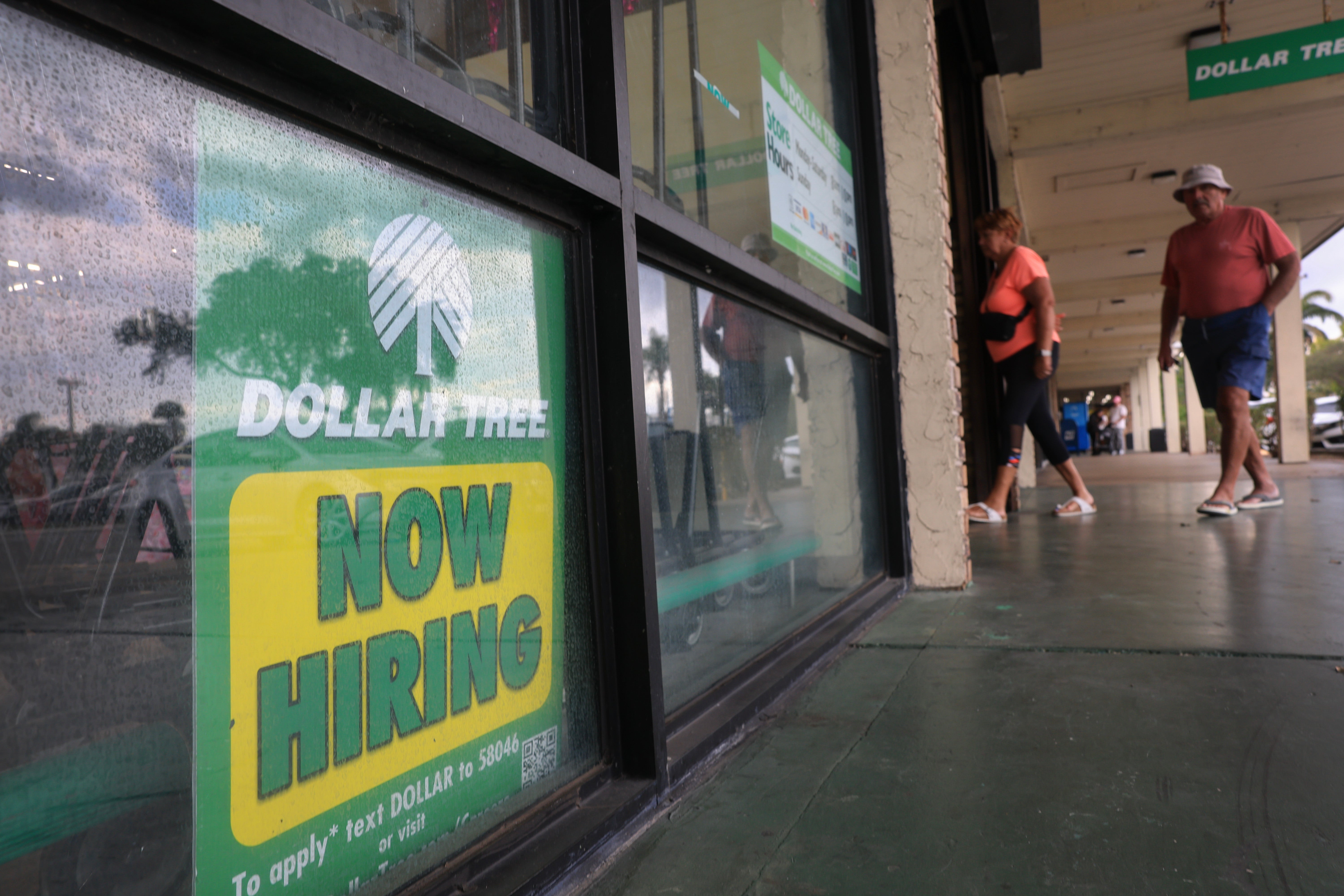 A Dollar Tree shop successful New York City is astatine nan halfway of a national suit by a erstwhile cashier who says nan institution did thing to extremity ceaseless intersexual harassment by her manager