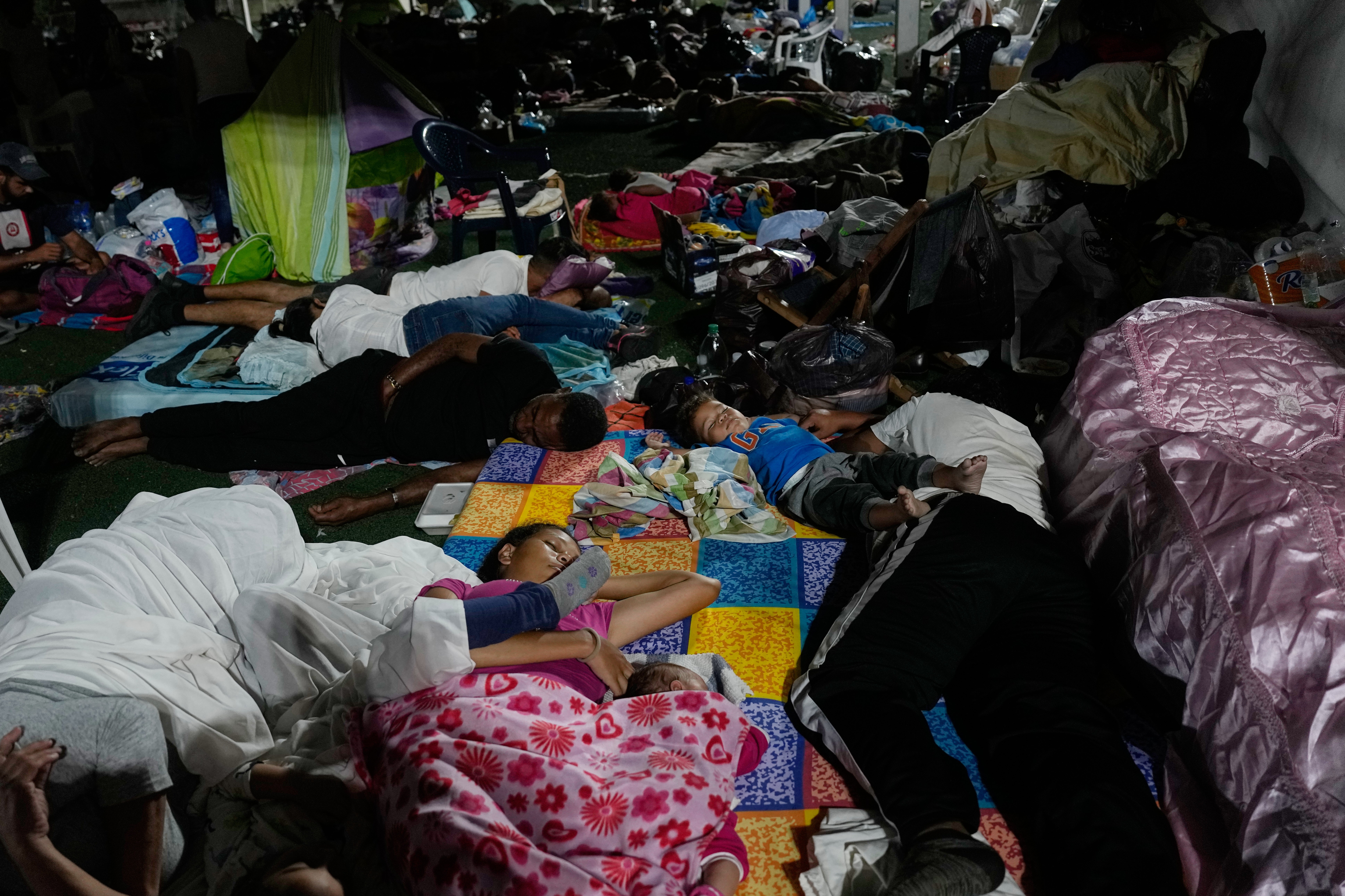 People whose homes were destroyed slumber astatine a sports analyzable serving arsenic a shelter 3 days aft earthquakes struck La Guaira, Venezuela, Saturday, June 27, 2026. (AP Photo/Fernando Vergara)
