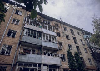 Ruski dron udario je u subotu u stambenu zgradu u Sumyju u Ukrajini