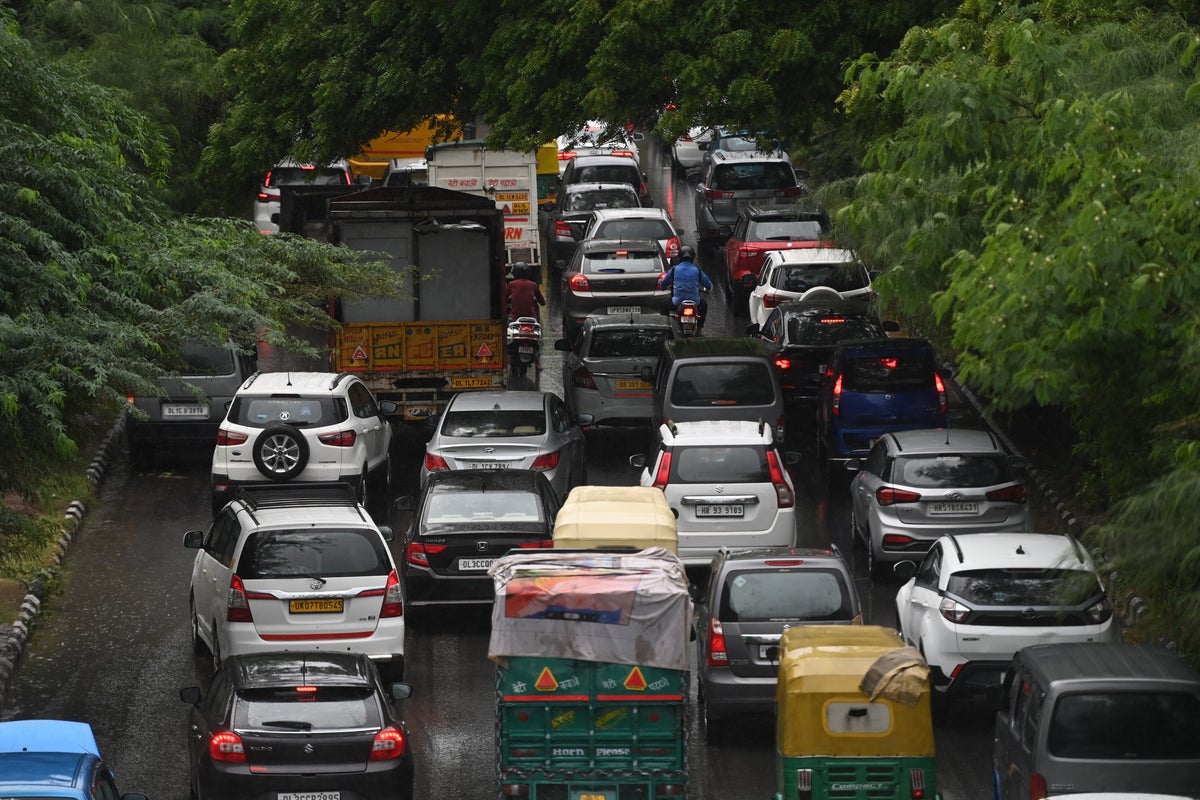 New Delhi will offer residents $1,000 to scrap old cars for EVs