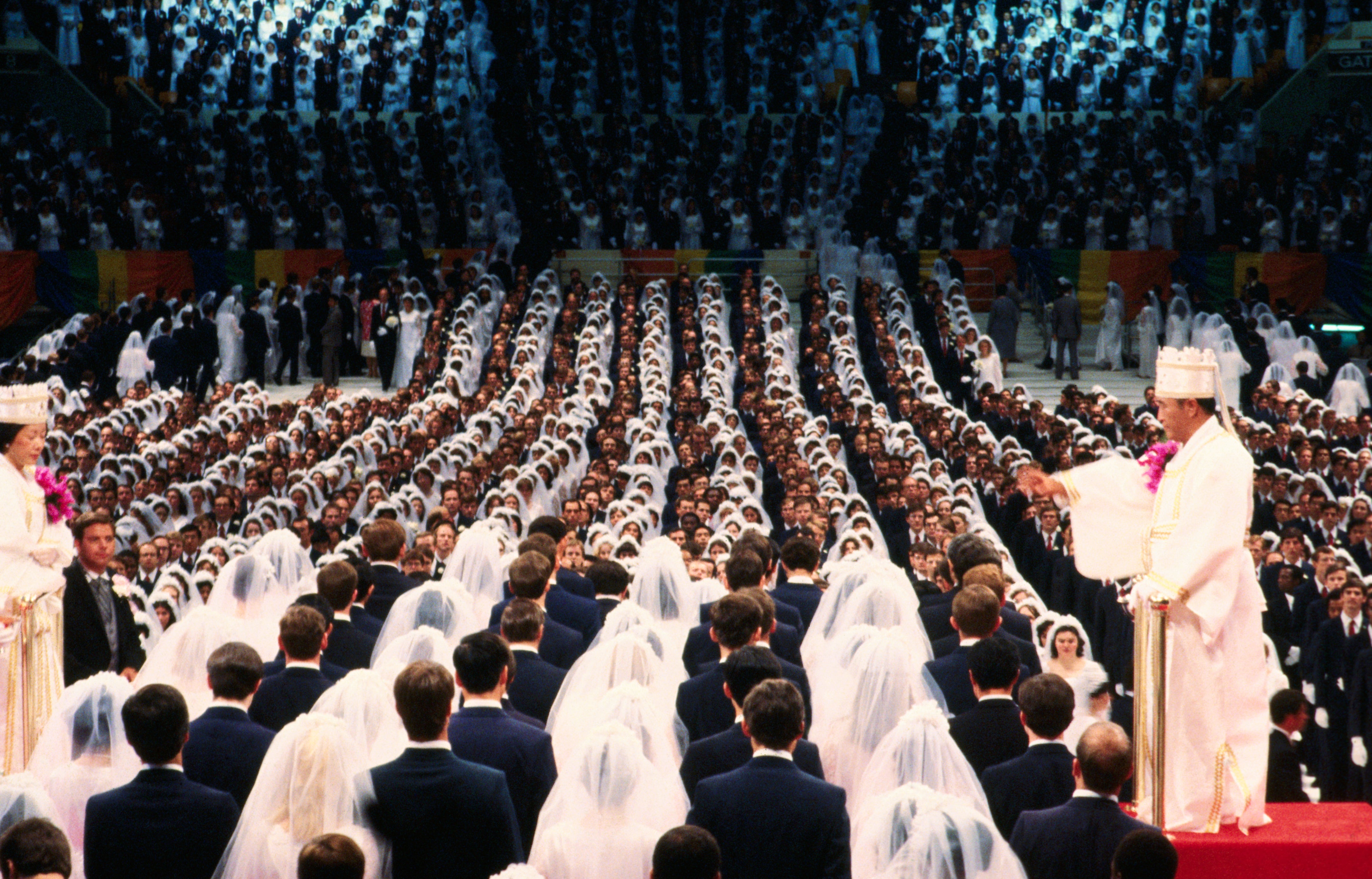 More than 2,000 couples were joined successful nan Garden during a wide ceremonial performed by nan Rev. Sun Myung Moon successful 1982