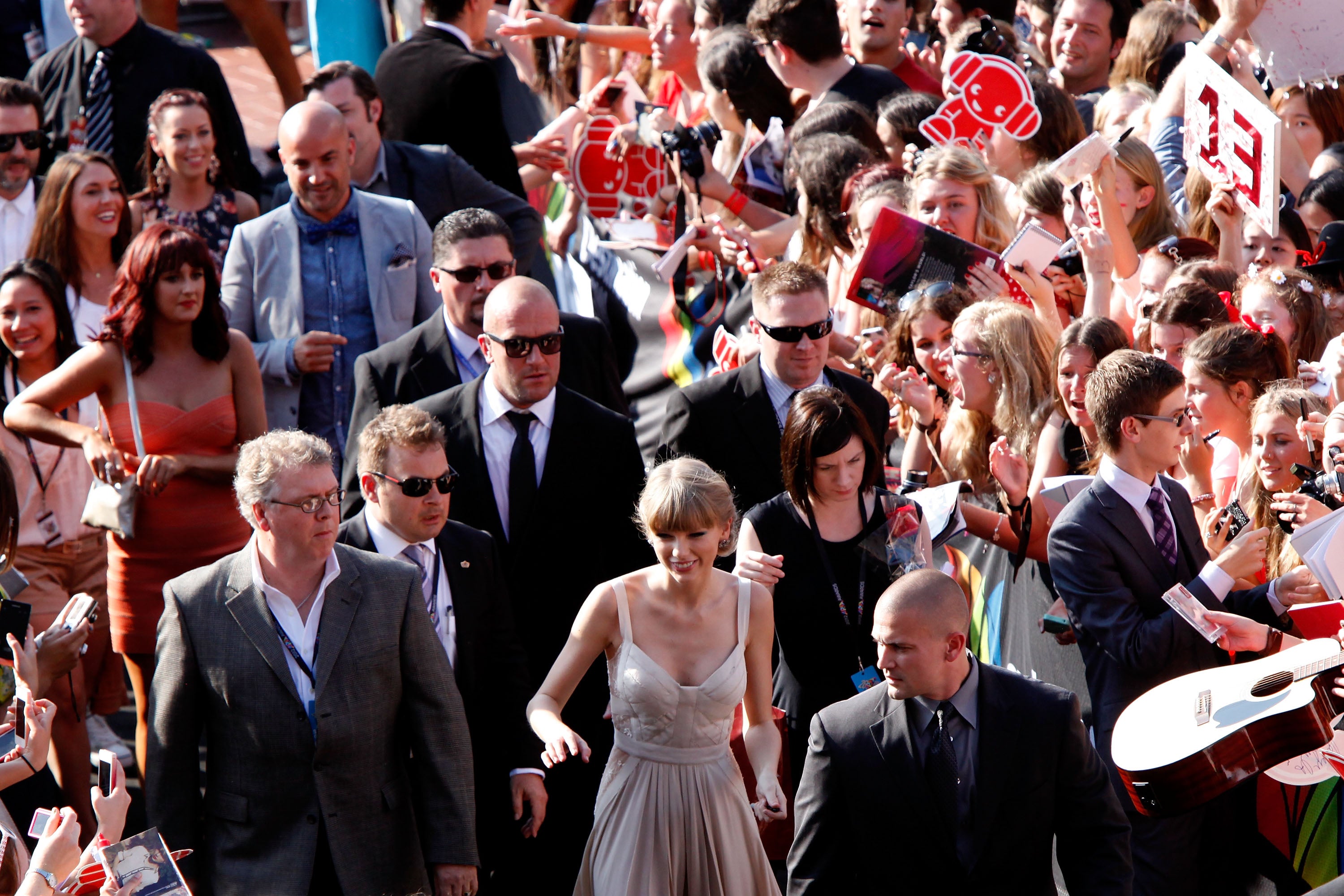 Swift reportedly spends $8 cardinal a twelvemonth connected backstage security