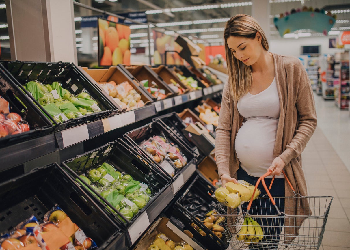 The 6-to-1 approach involves buying six vegetables, five fruits, four sources of protein, three carbohydrates, two sauces, spreads or dips and one treat