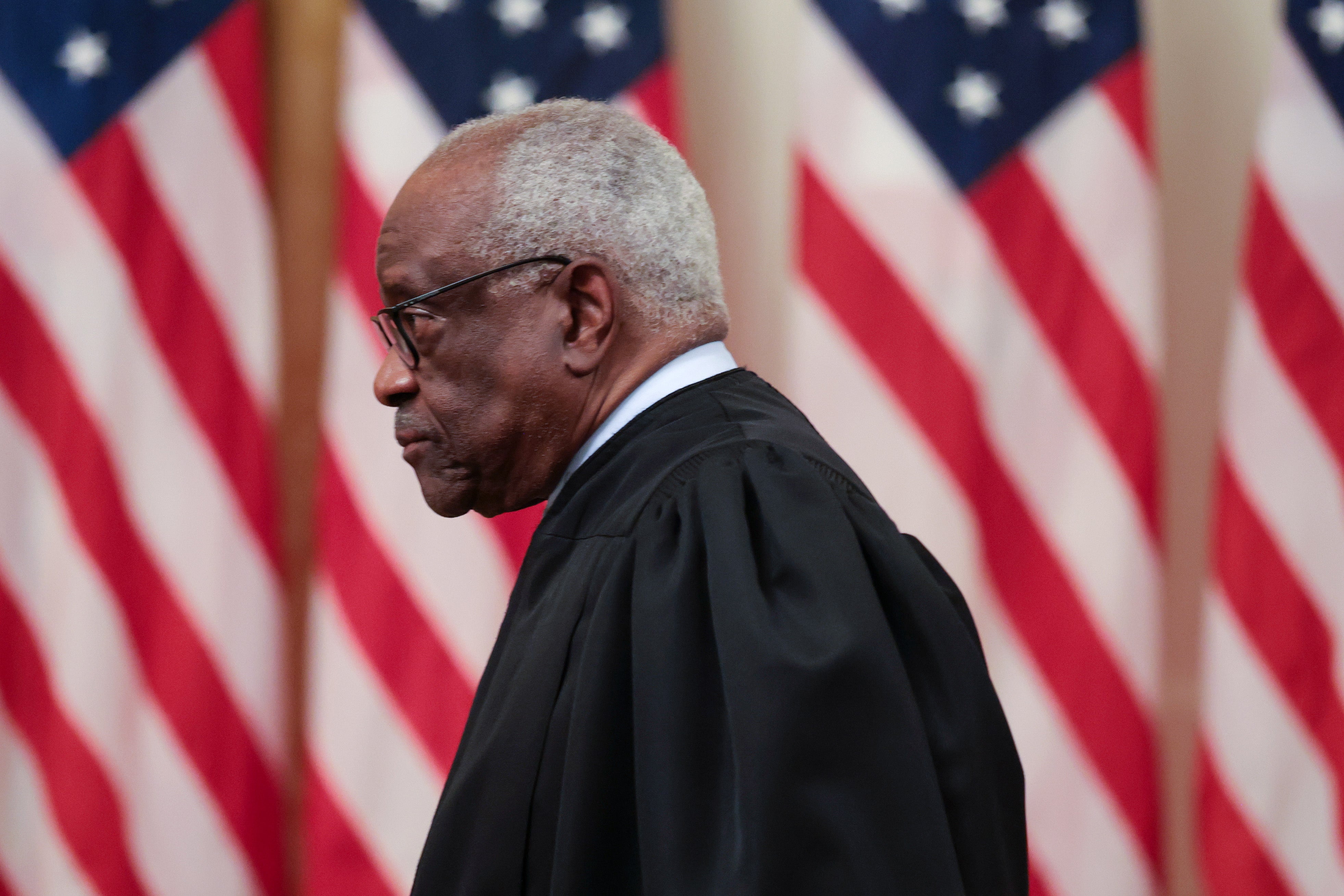 Justice Clarence Thomas would person accepted Donald Trump’s constrictive and legally dubious mentation of nan 14th Amendment to artifact automatic US citizenship to US-born children of definite immigrants