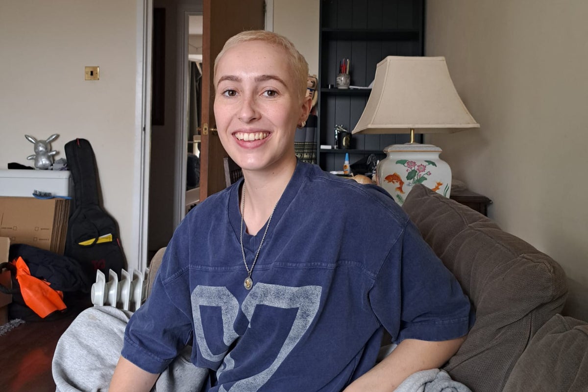 Woman, 24, dies of leukaemia while fundraising for life-saving treatment Woman, 24, dies of leukaemia while fundraising for life-saving treatment