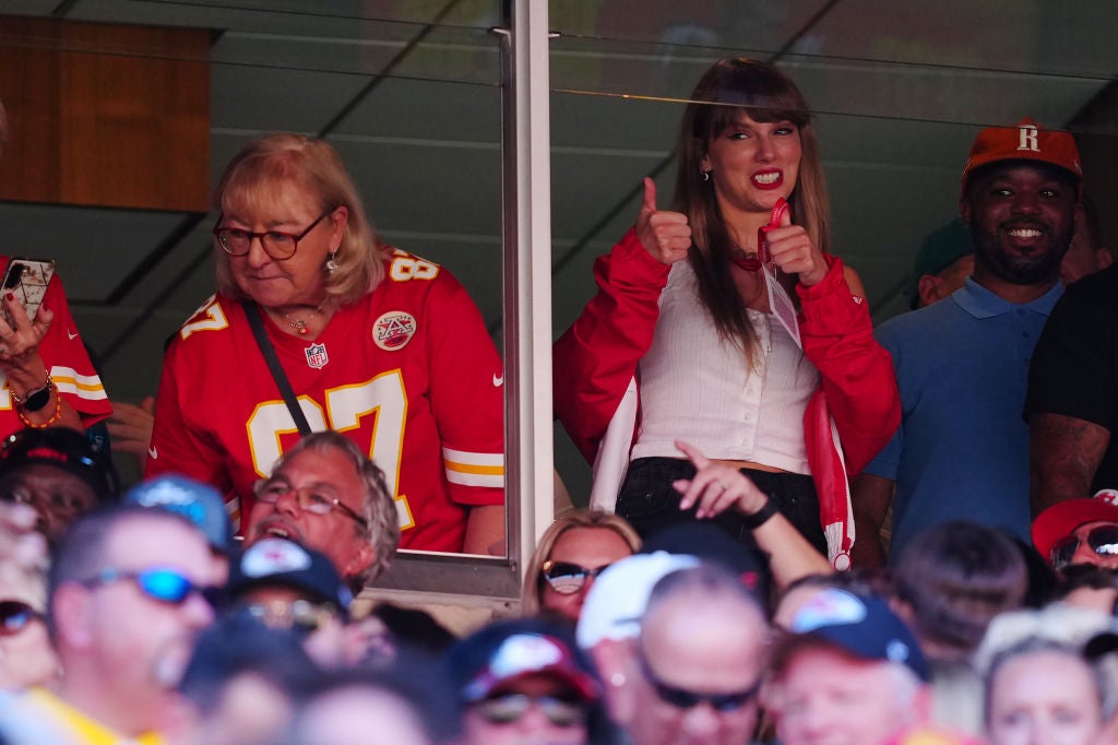 Swift first attended a game, seated beside Travis Kelce’s mother, Donna Kelce