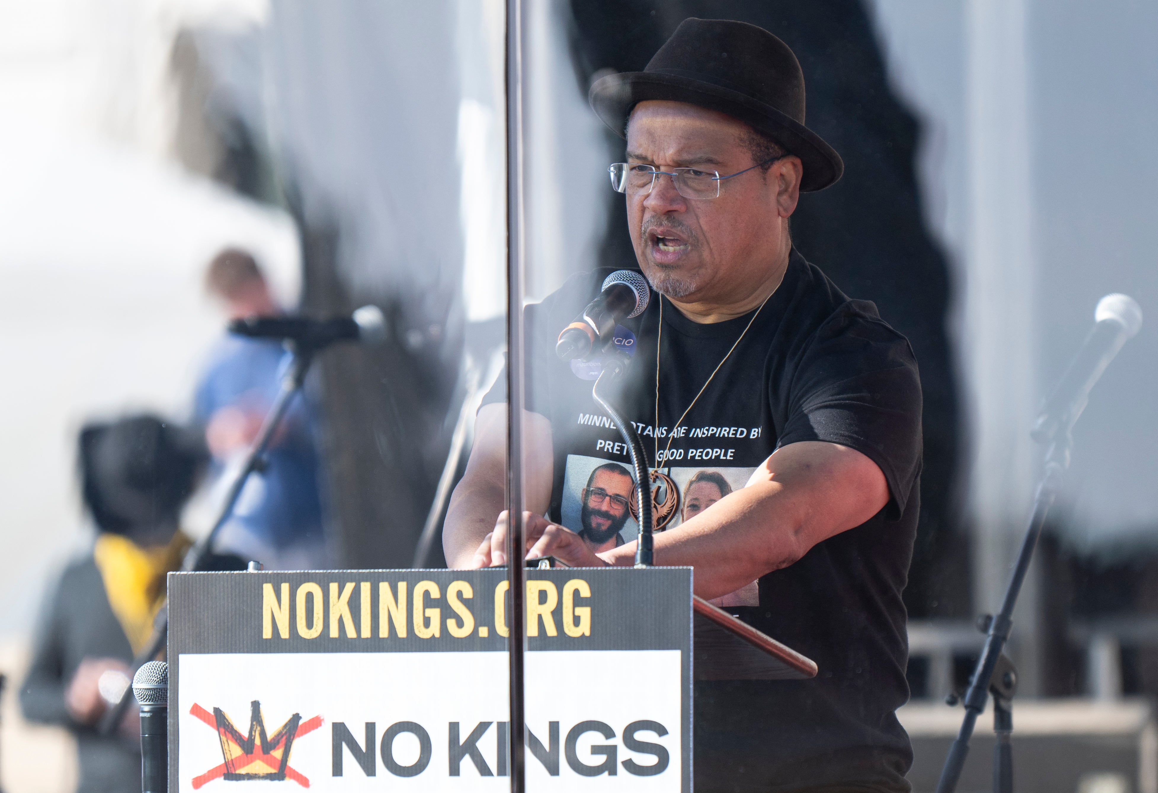 Glavni državni odvjetnik Minnesote Keith Ellison govori tijekom 