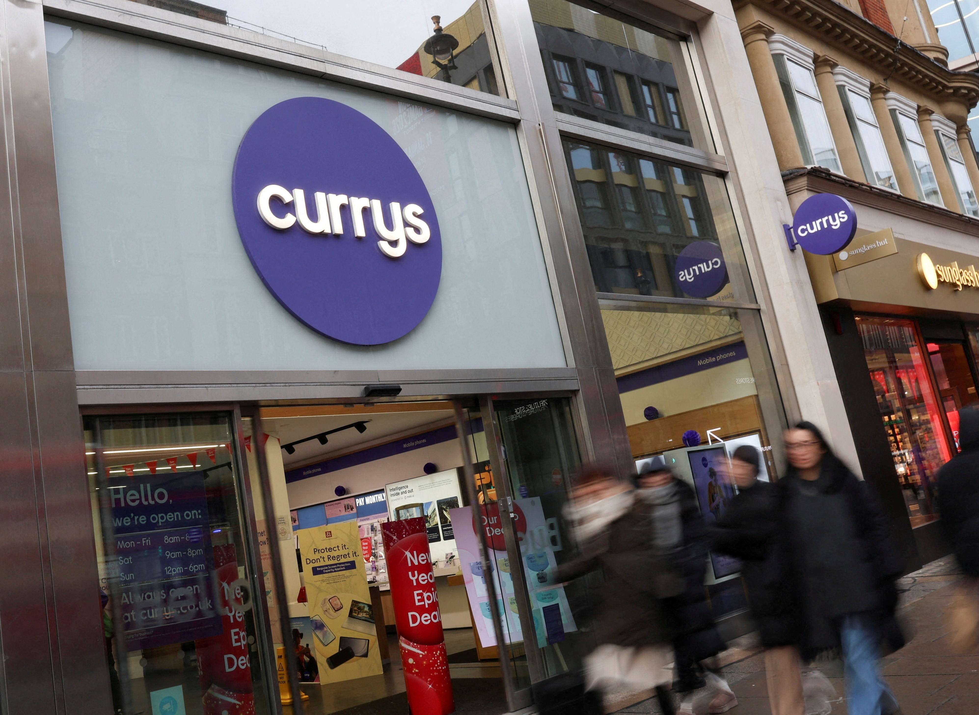 ‘Supersize’ TVs and beer pumps fly off shelves as UK gripped by World Cup