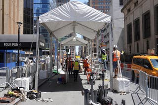 Werknemers zetten donderdag tenten op buiten Madison Square Garden