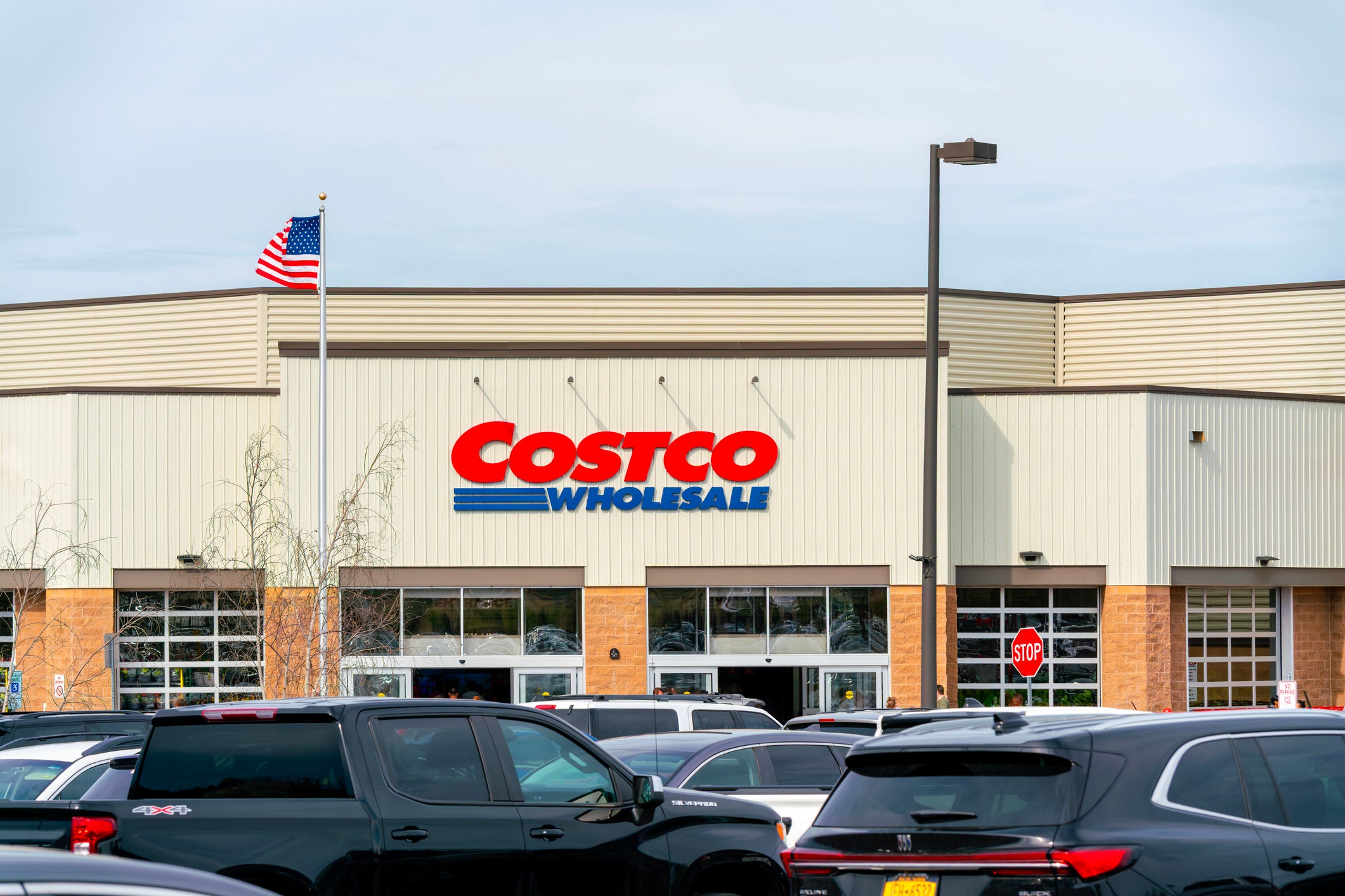 What stores are open and closed on July 3 and 4?