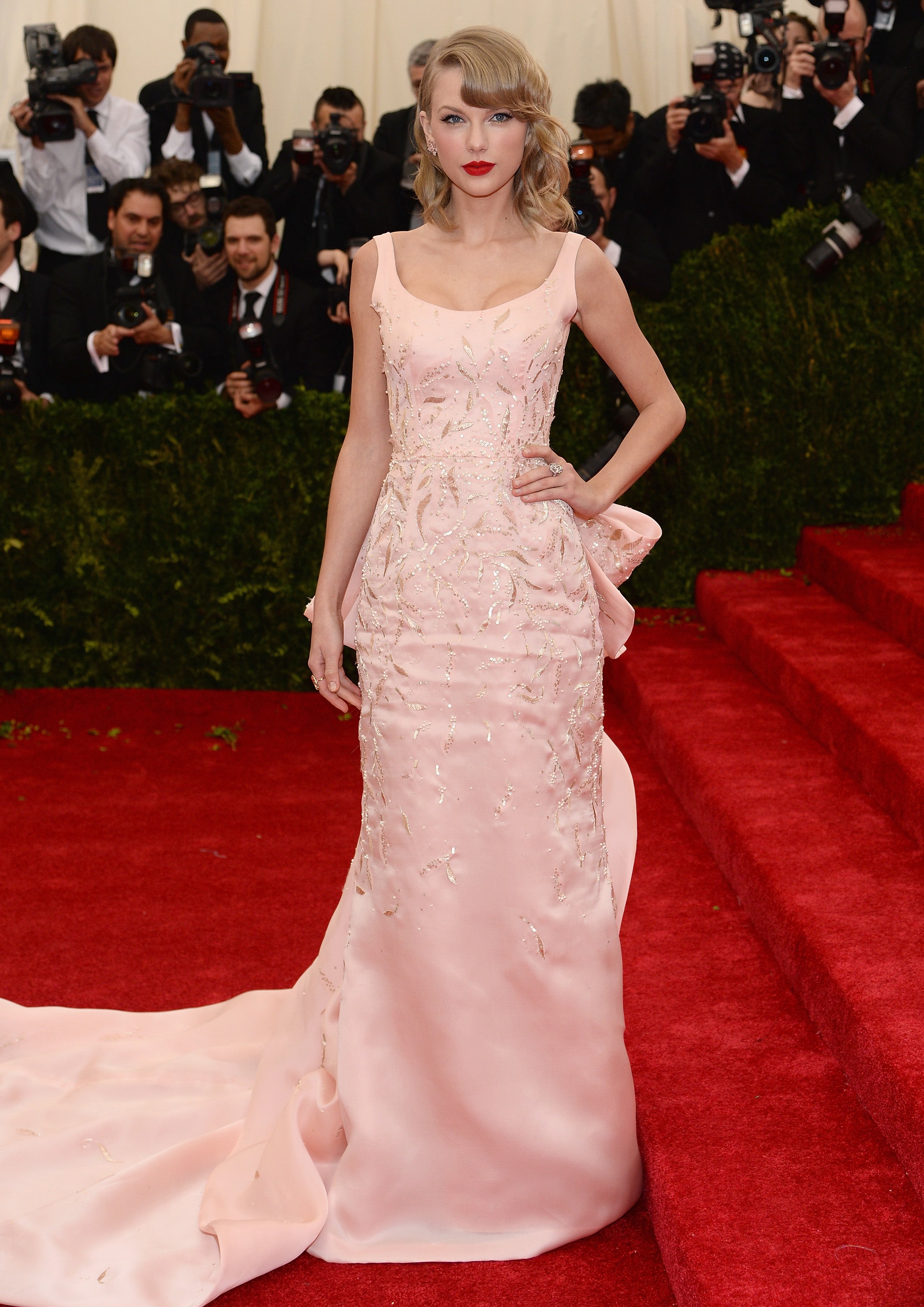 Swift donned an Oscar de la Renta gown at the 2014 Met Gala