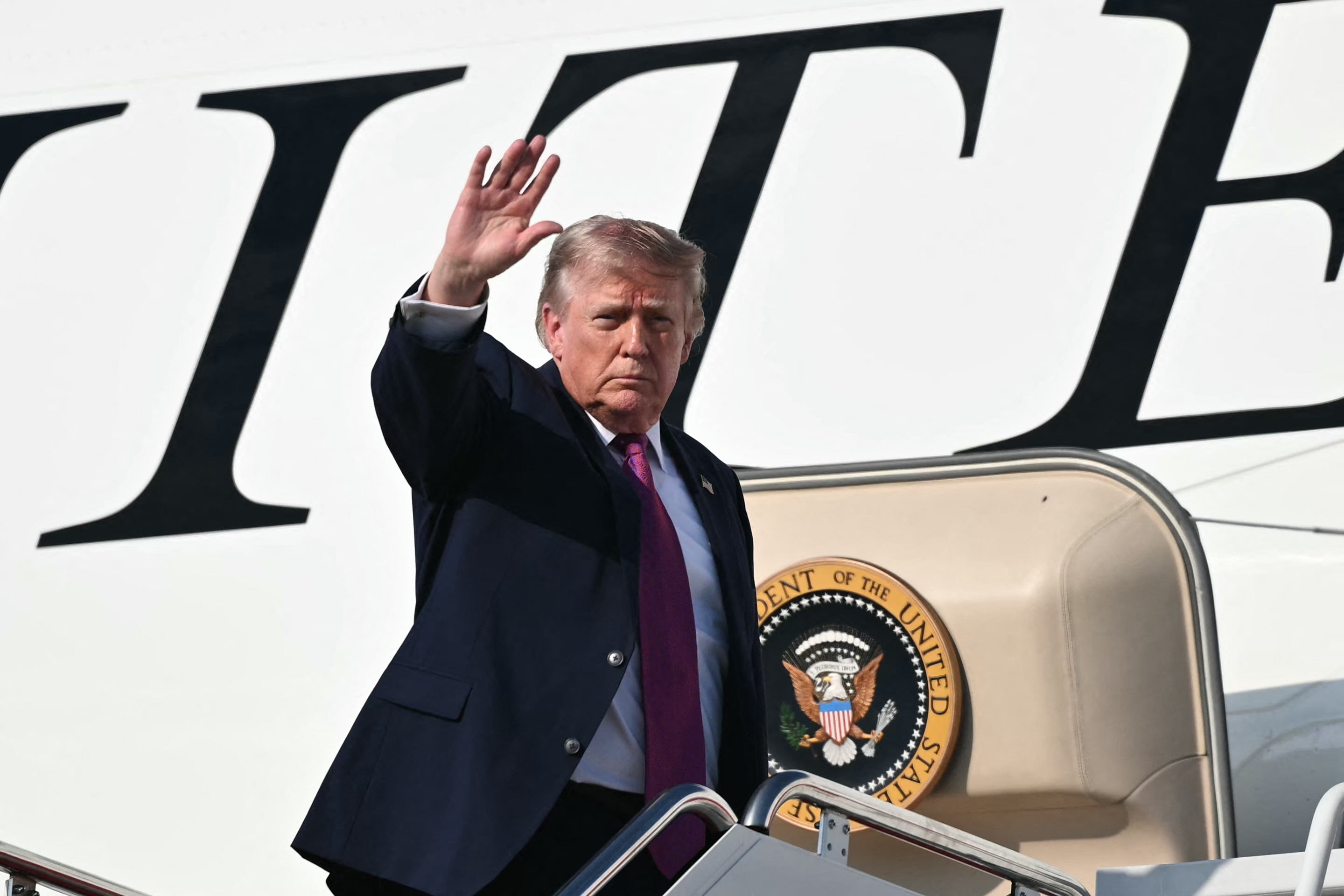 El presidente Donald Trump quiere instalar el lujoso Boeing 747-8 en el vestíbulo de su futura biblioteca presidencial