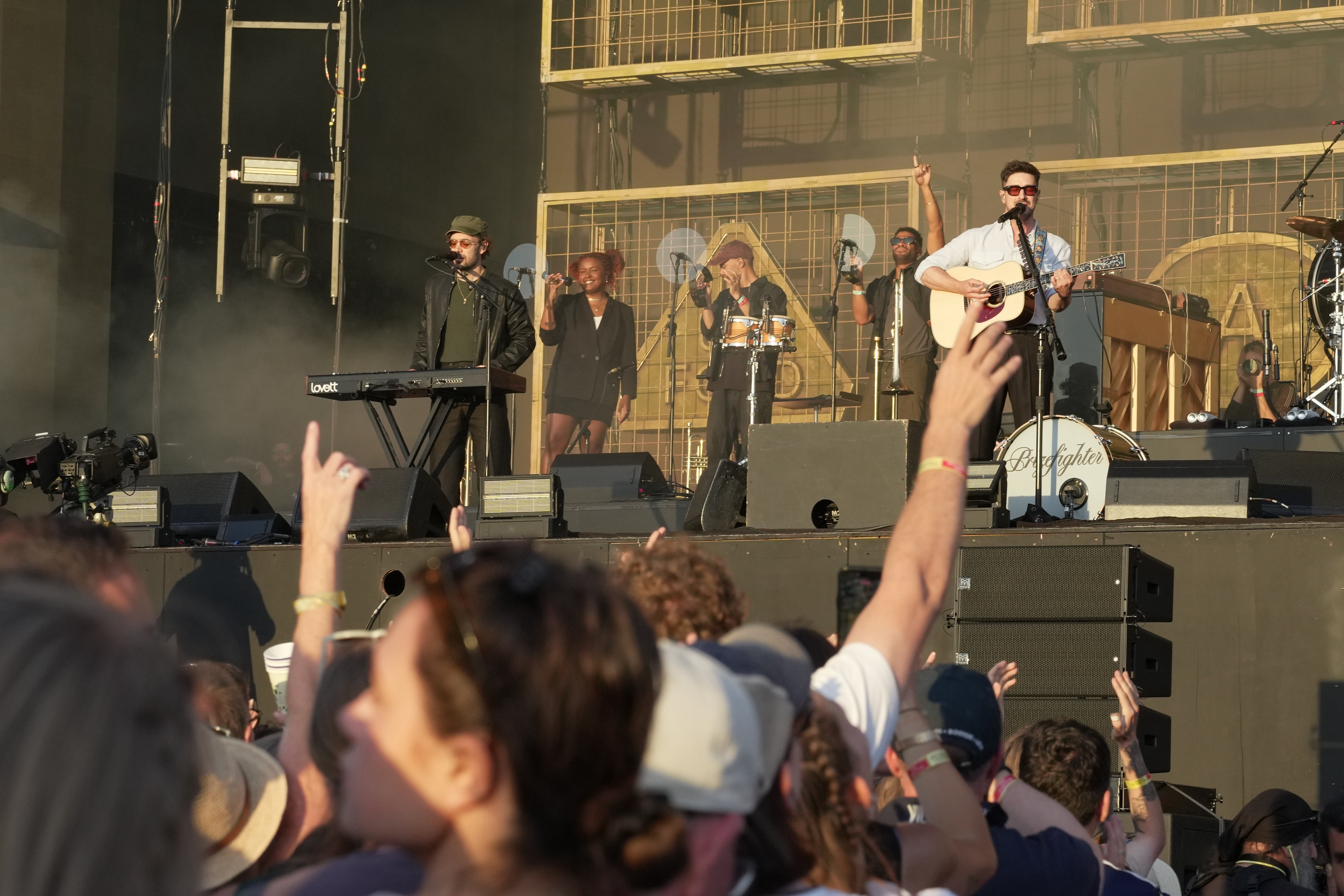 Mumford and Sons headline BST Hyde Park with surprise Shania Twain appearance