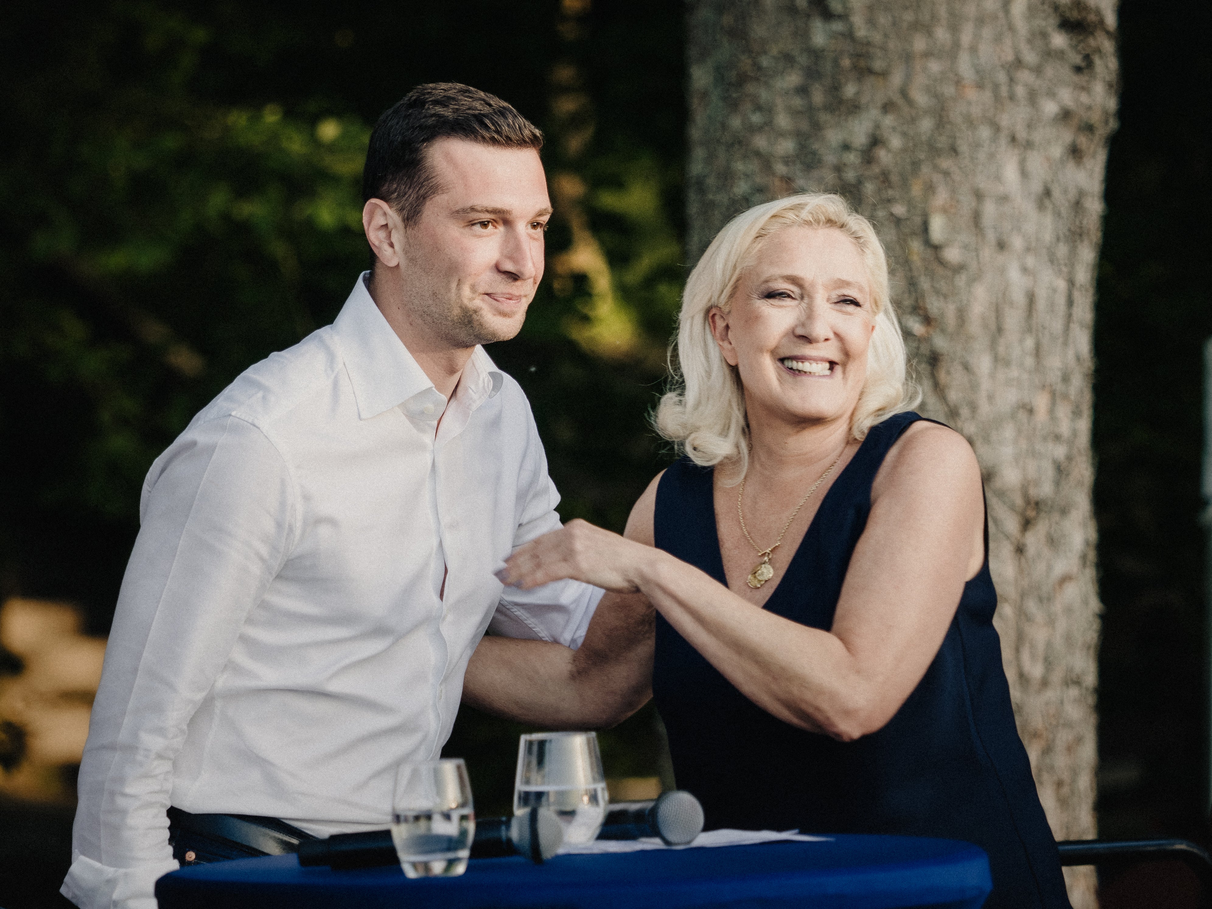 Marine Le Pen s predsjednikom Nacionalnog okupljanja (RN) Jordanom Barellom 4. srpnja 2026