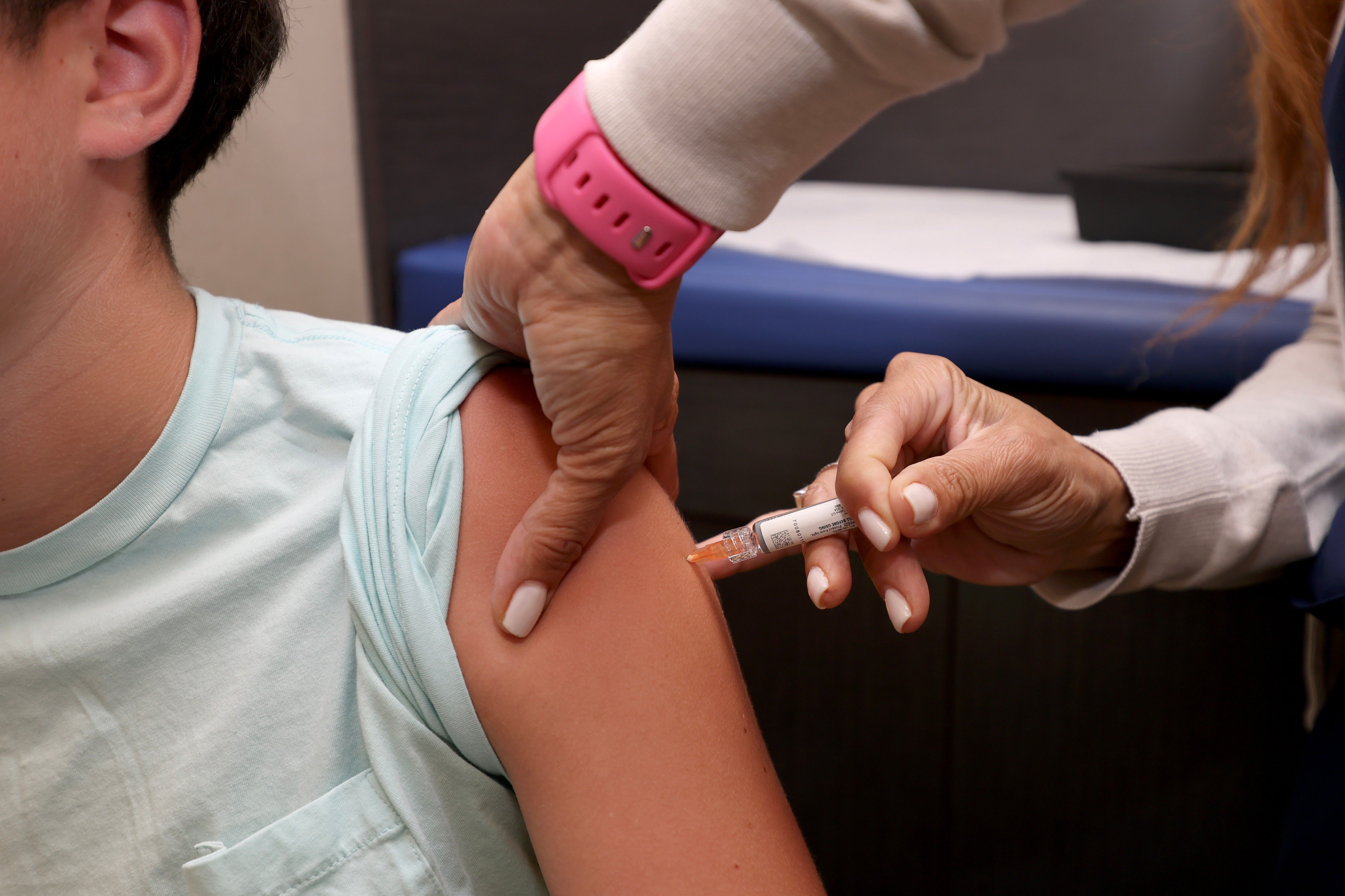 Shaw, 23 ans, a exprimé son inquiétude à son pédiatre au sujet du vaccin contre la grippe de son mari en raison des vaccinations familiales.