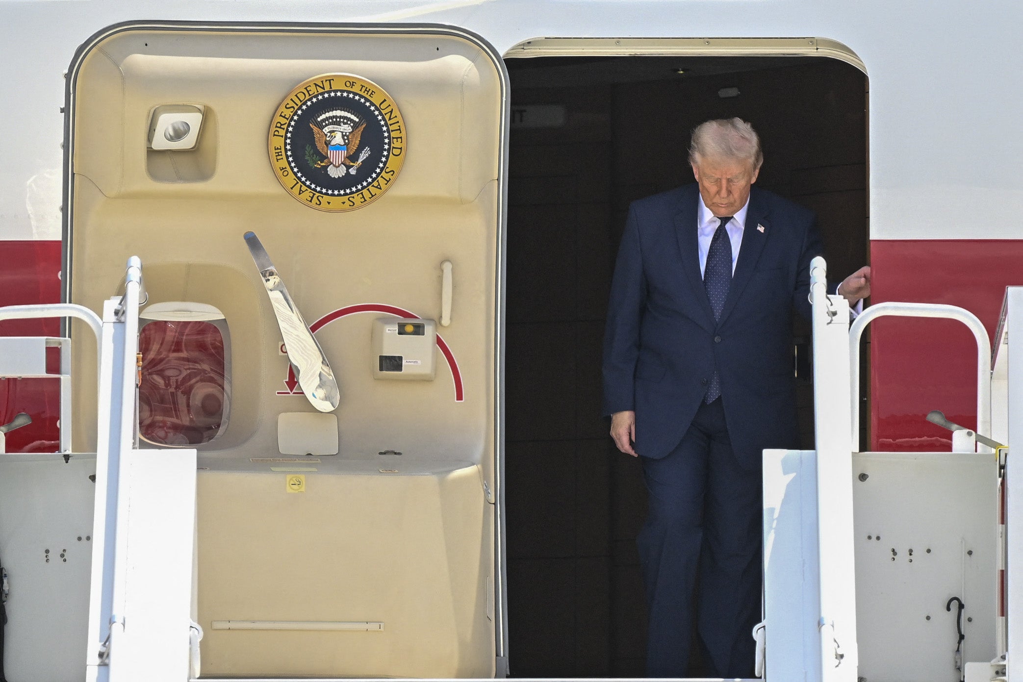 Trump Unexpectedly Switches Back To Old Air Force One After Safety Questions About New Qatari Jet