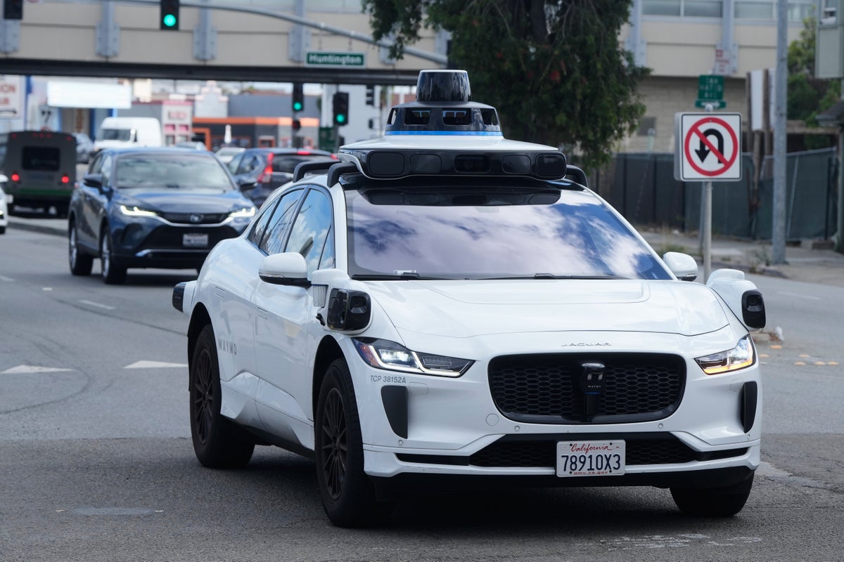 U.S. road safety agency contacts self-driving car firms on emergency scenes