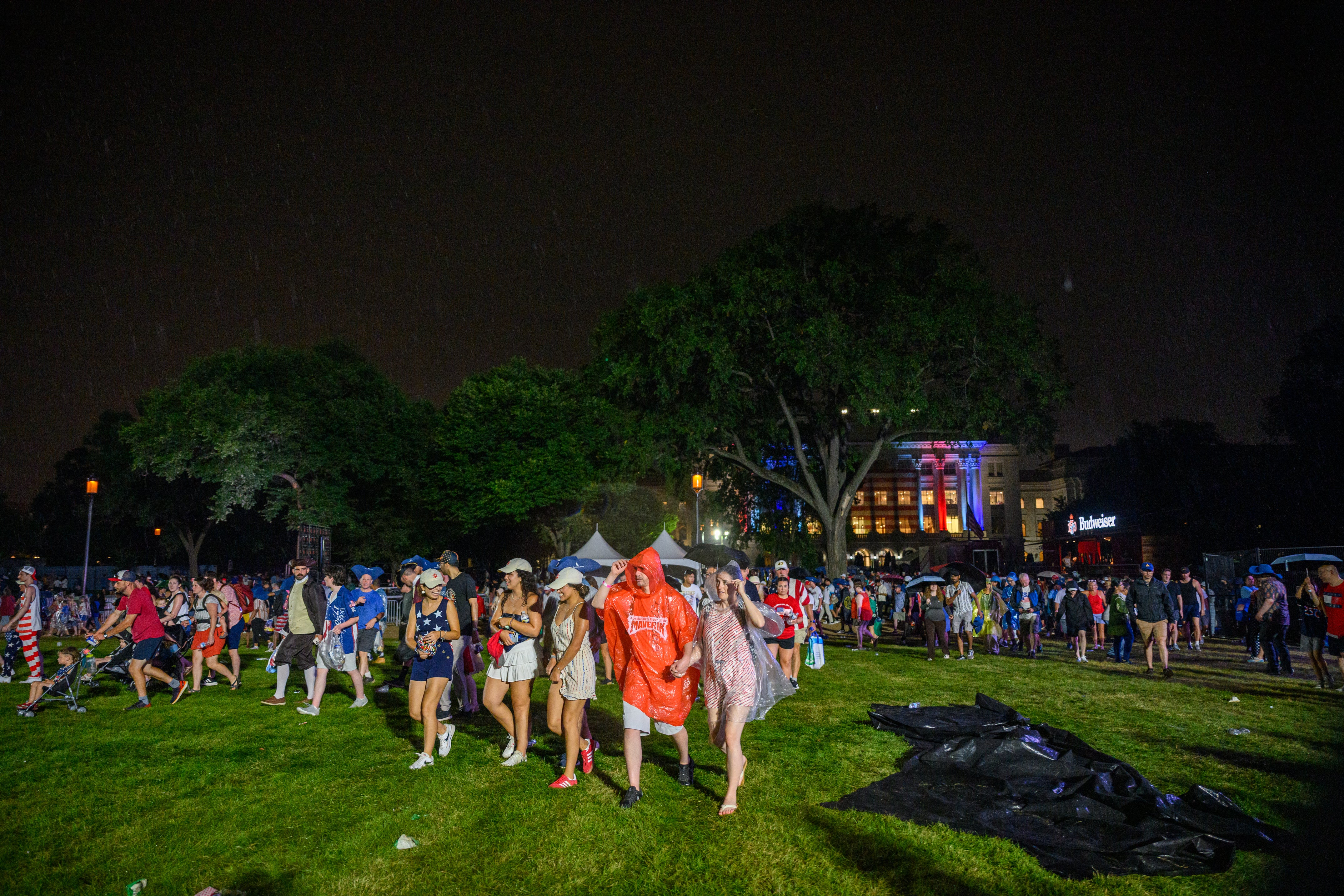 Jake kišne oluje potaknule su predsjednika Donalda Trumpa da evakuira Great American State Fair koji se održavao u National Mall-u za proslavu 250. rođendana zemlje