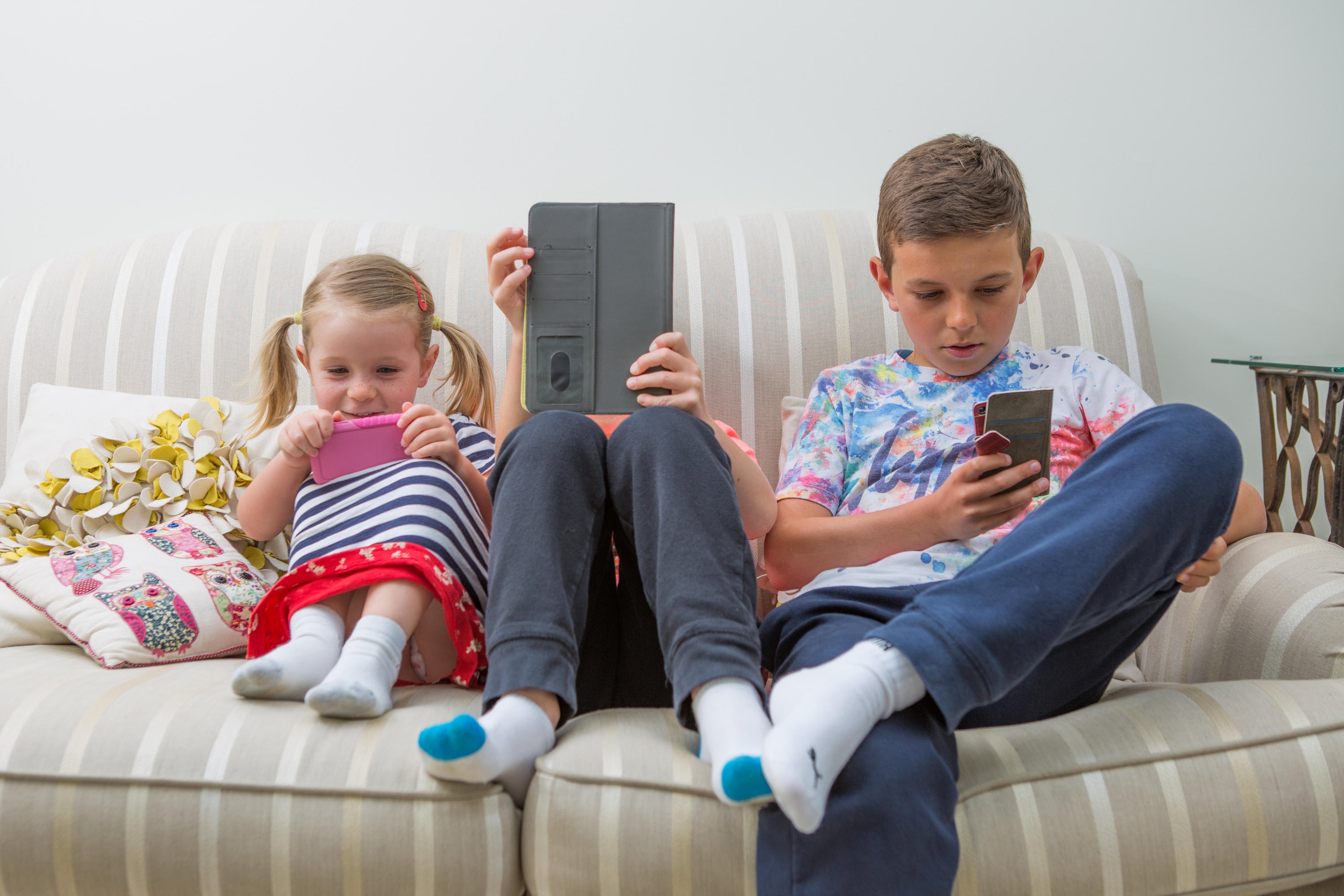 It's not just older kids that use screens too much these days