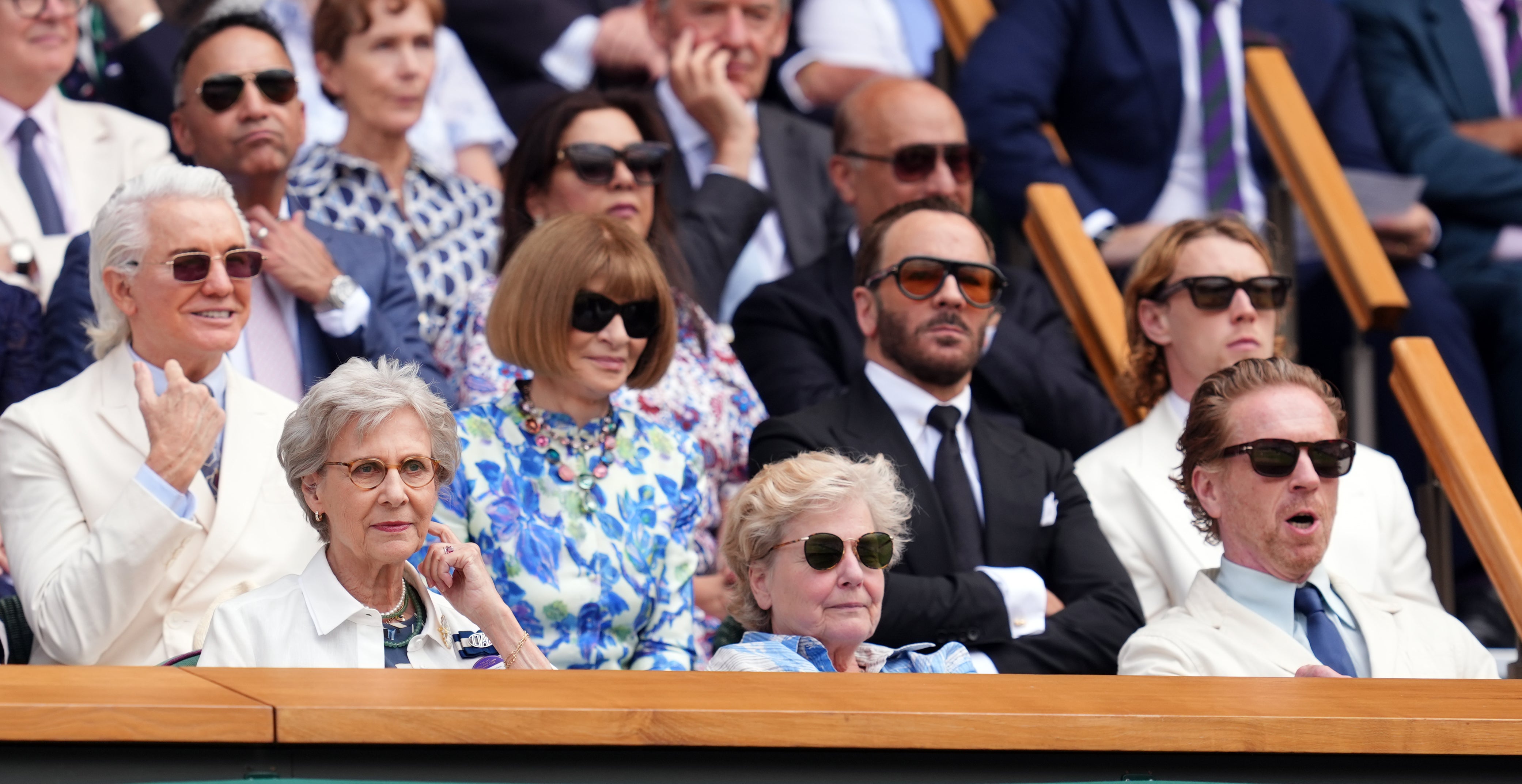 Sandi Toksvig en Wimbledon, junto a Damien Lewis