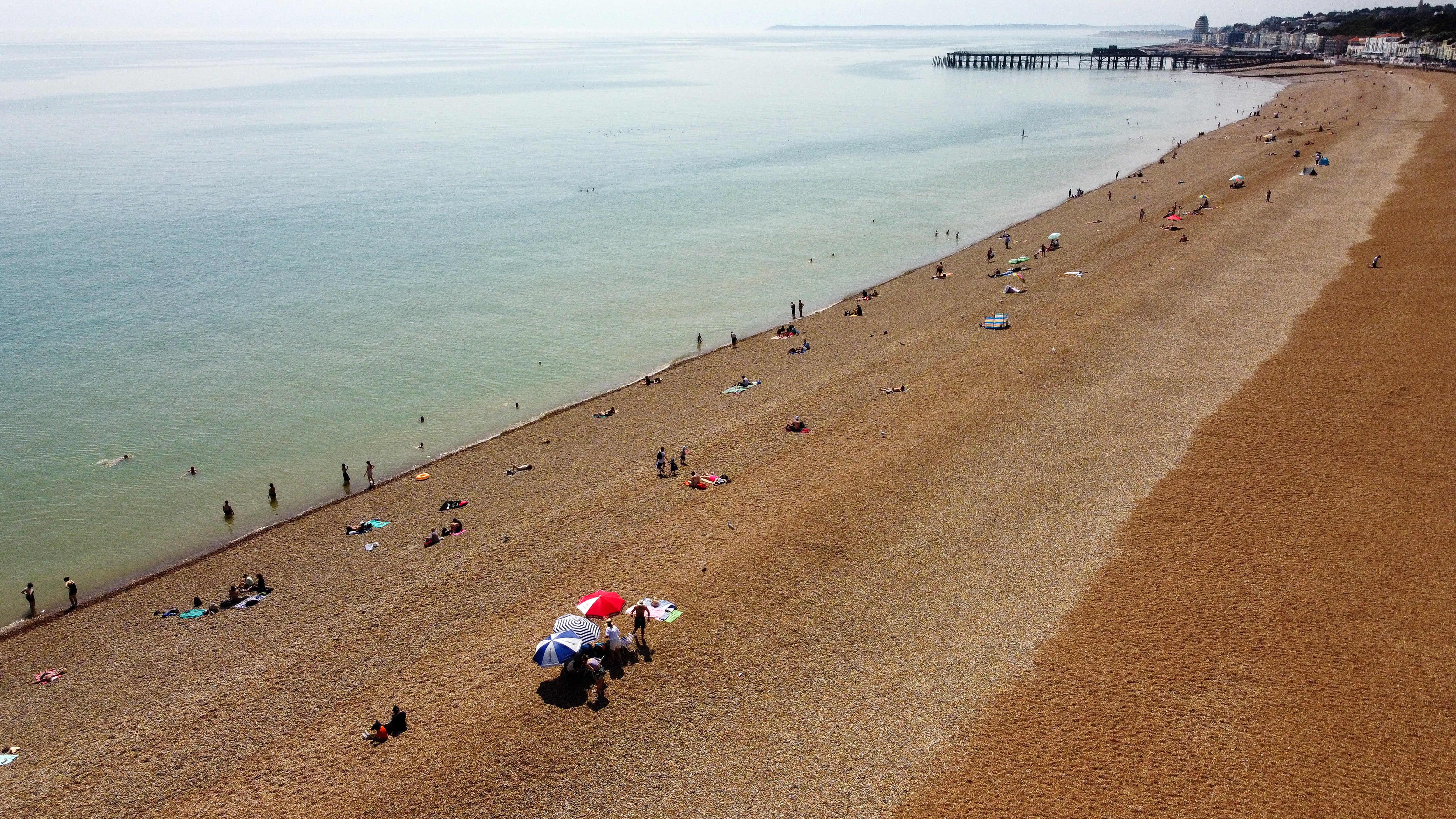 Record-breaking heatwave grips Britain as temperatures hit 35C for sixth day in 2026