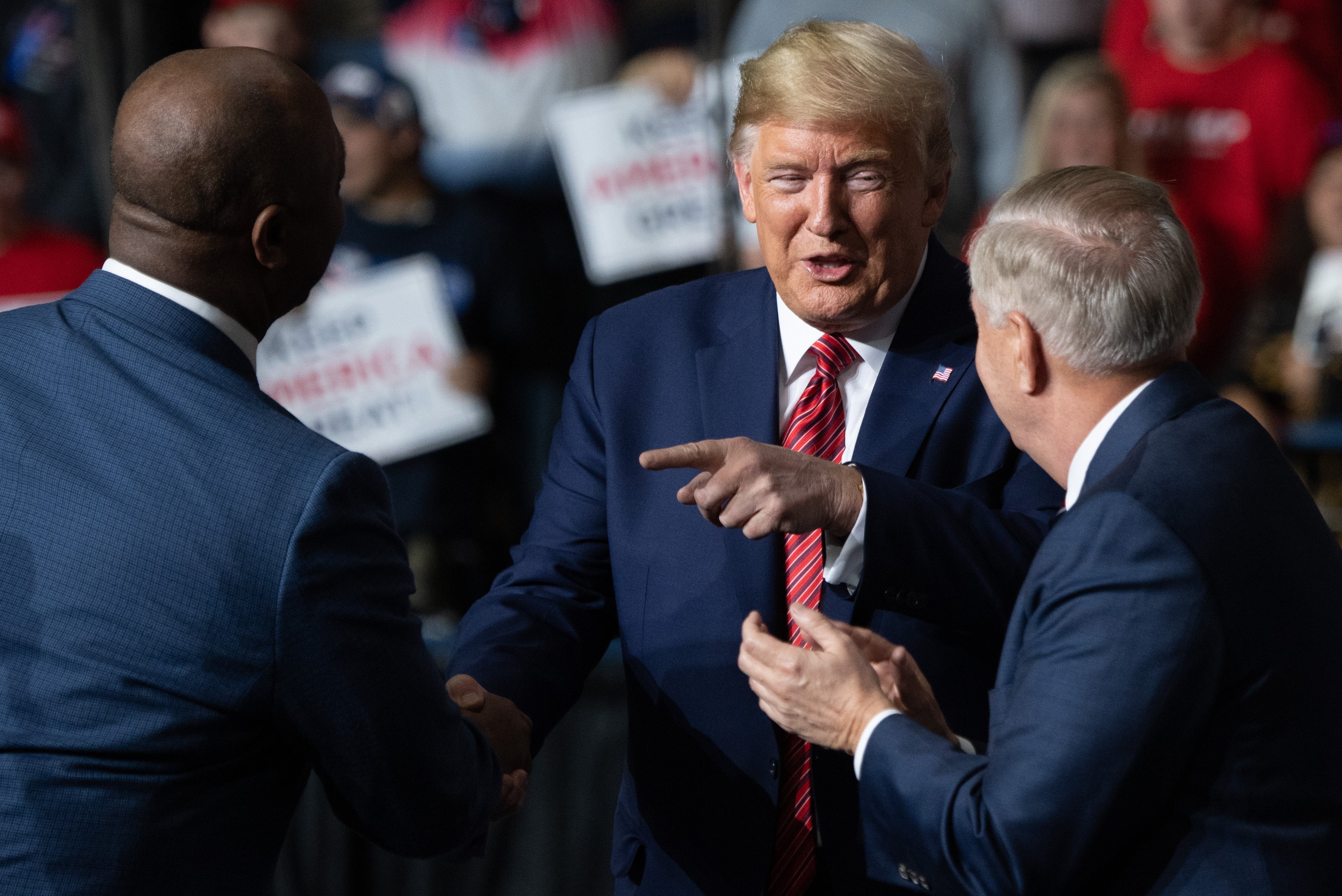 Scott, Graham i Trump prikazani su tijekom predizbornog skupa 2010