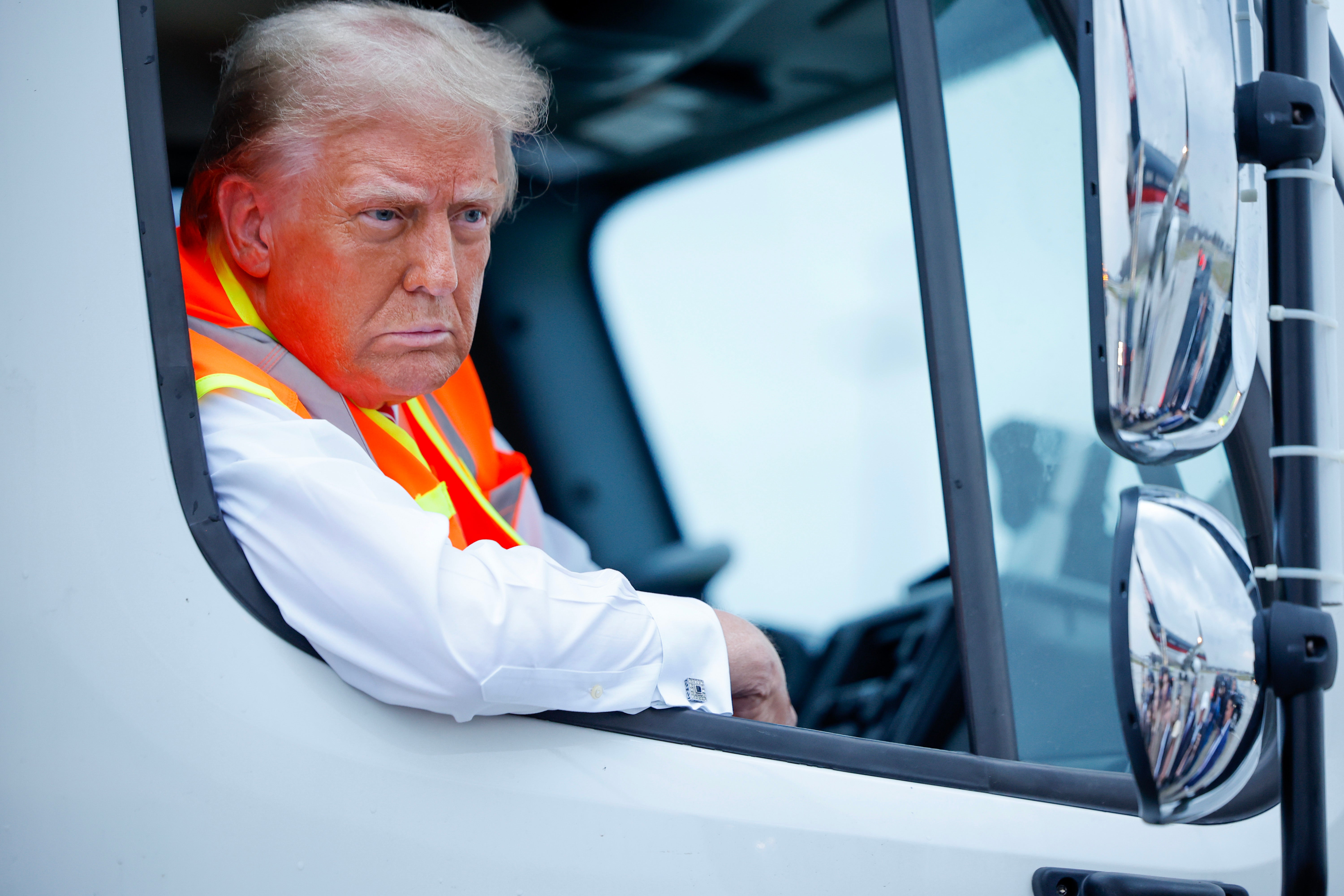 Trump was driven astir successful a garbage motortruck successful Wisconsin connected nan eve of nan 2024 election