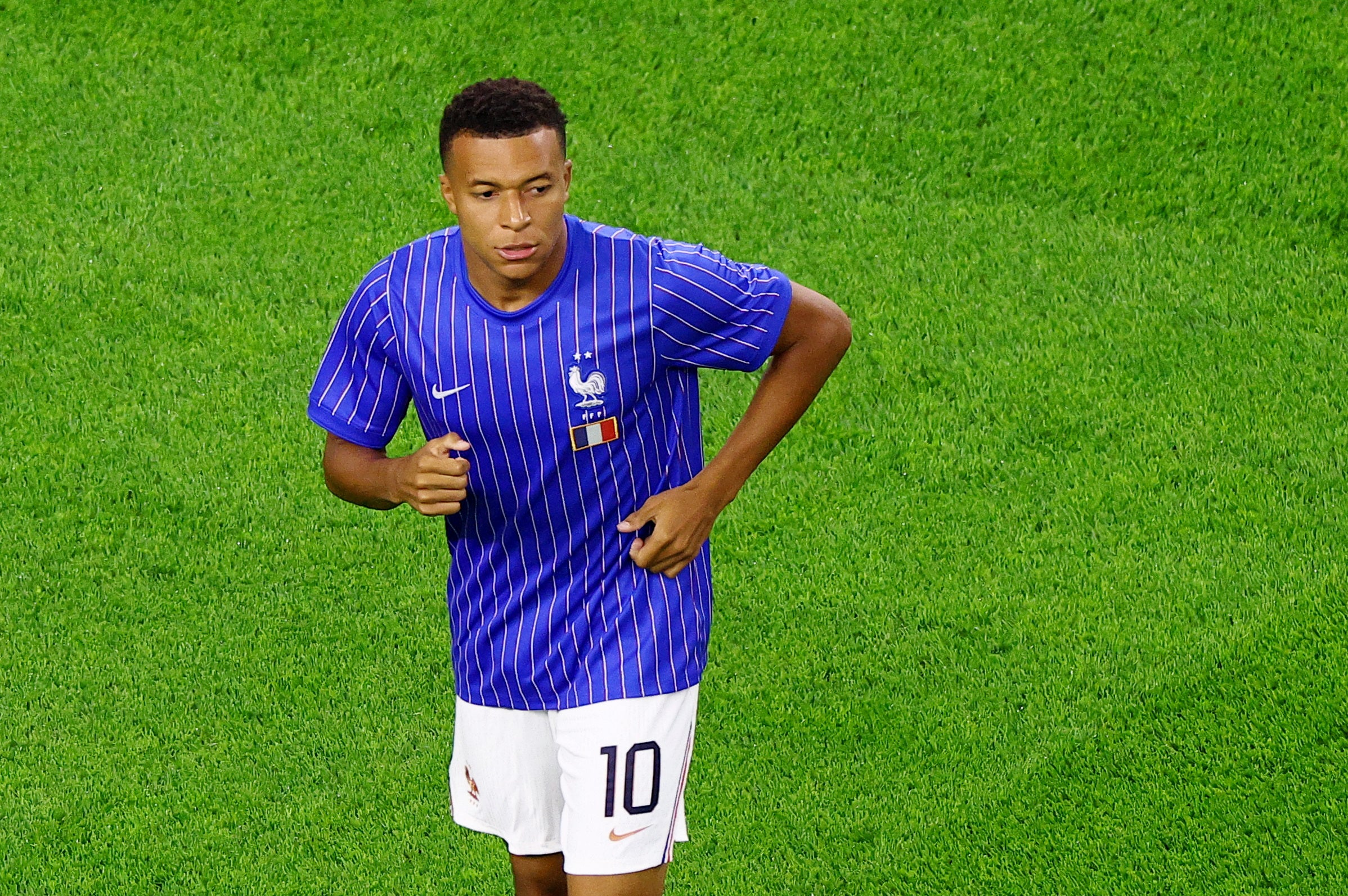 Kylian Mbappe or Lionel Messi? ITV pundit issues verdict on who is the better player