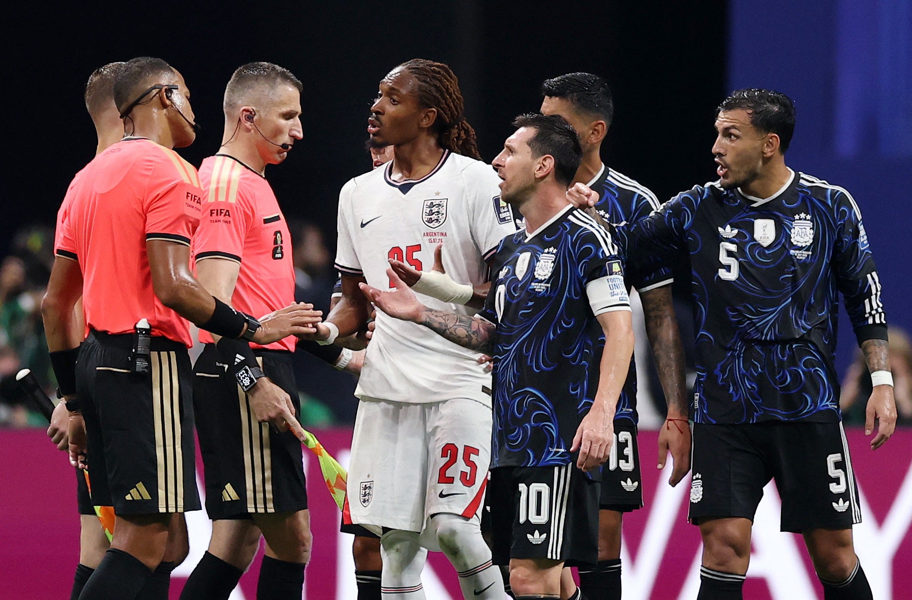 Anthony Barry outlines England's half-time plan to overcome Argentina