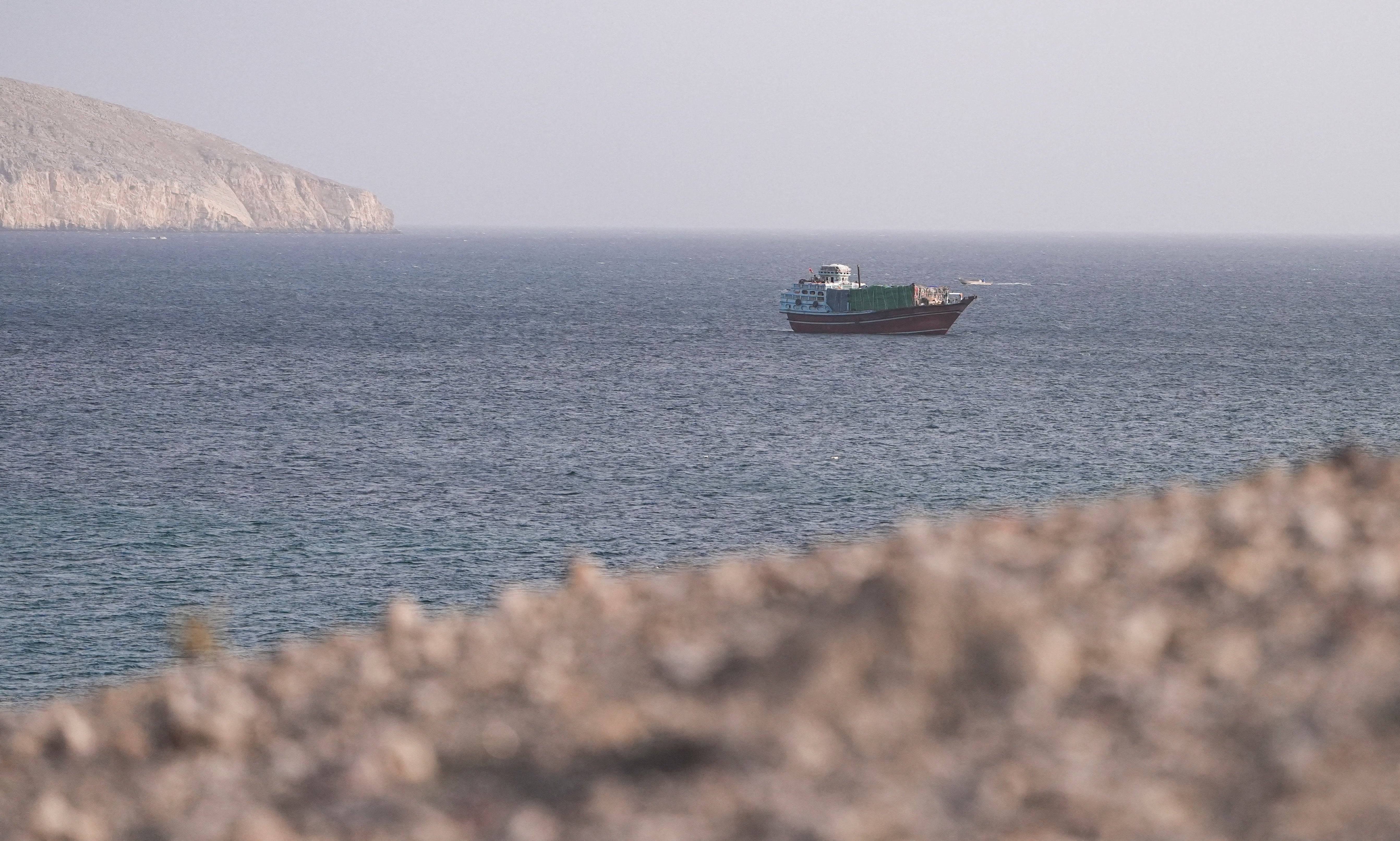Deadlock in the Strait of Hormuz: Shipping traffic collapses in a week as US and Iran step up attacks