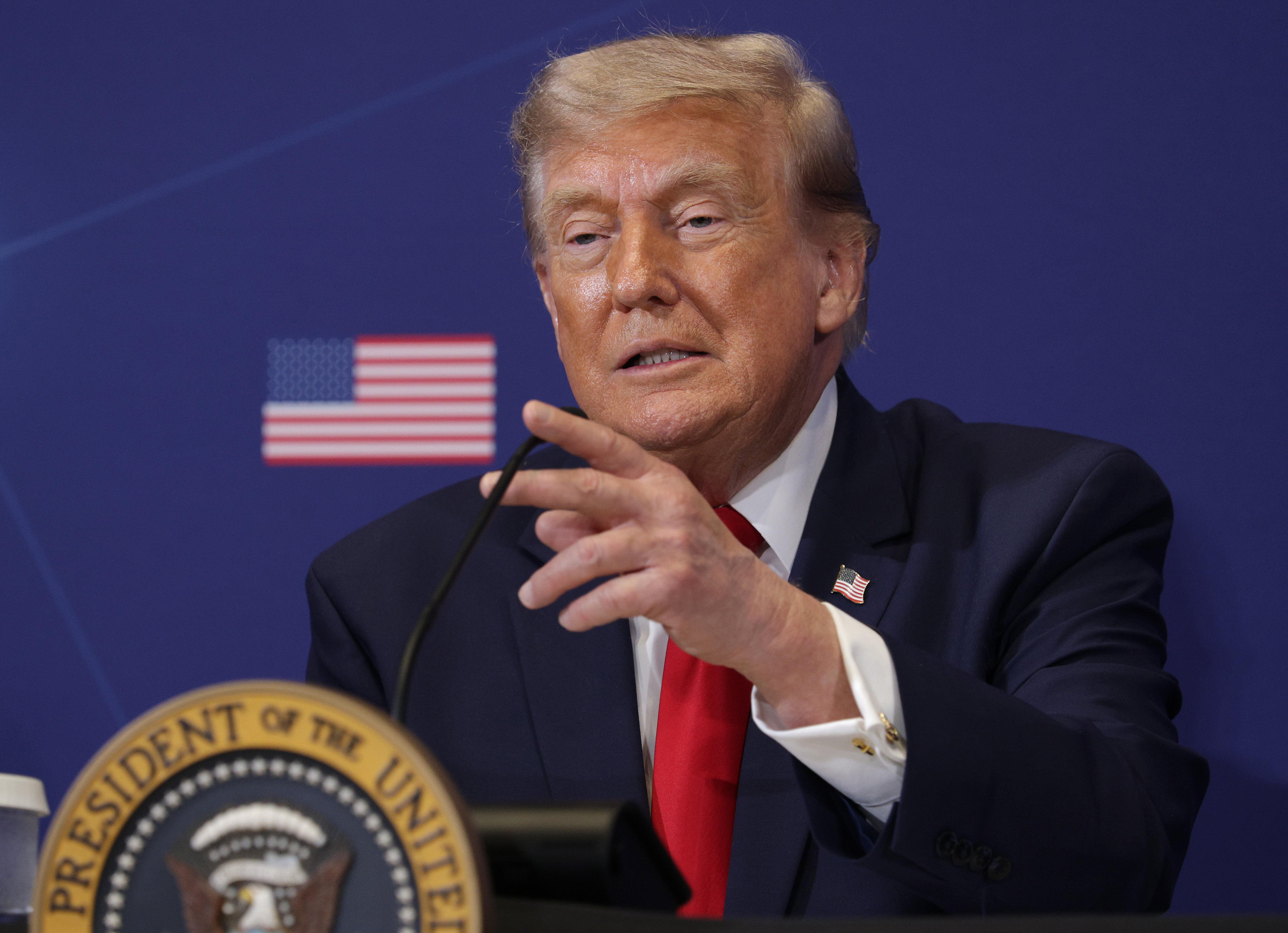 Predsjednik Donald Trump pohvalio je ministra obrane Petea Hegsetha, inzistirajući da je obavio 'sjajan posao' u Pentagonu