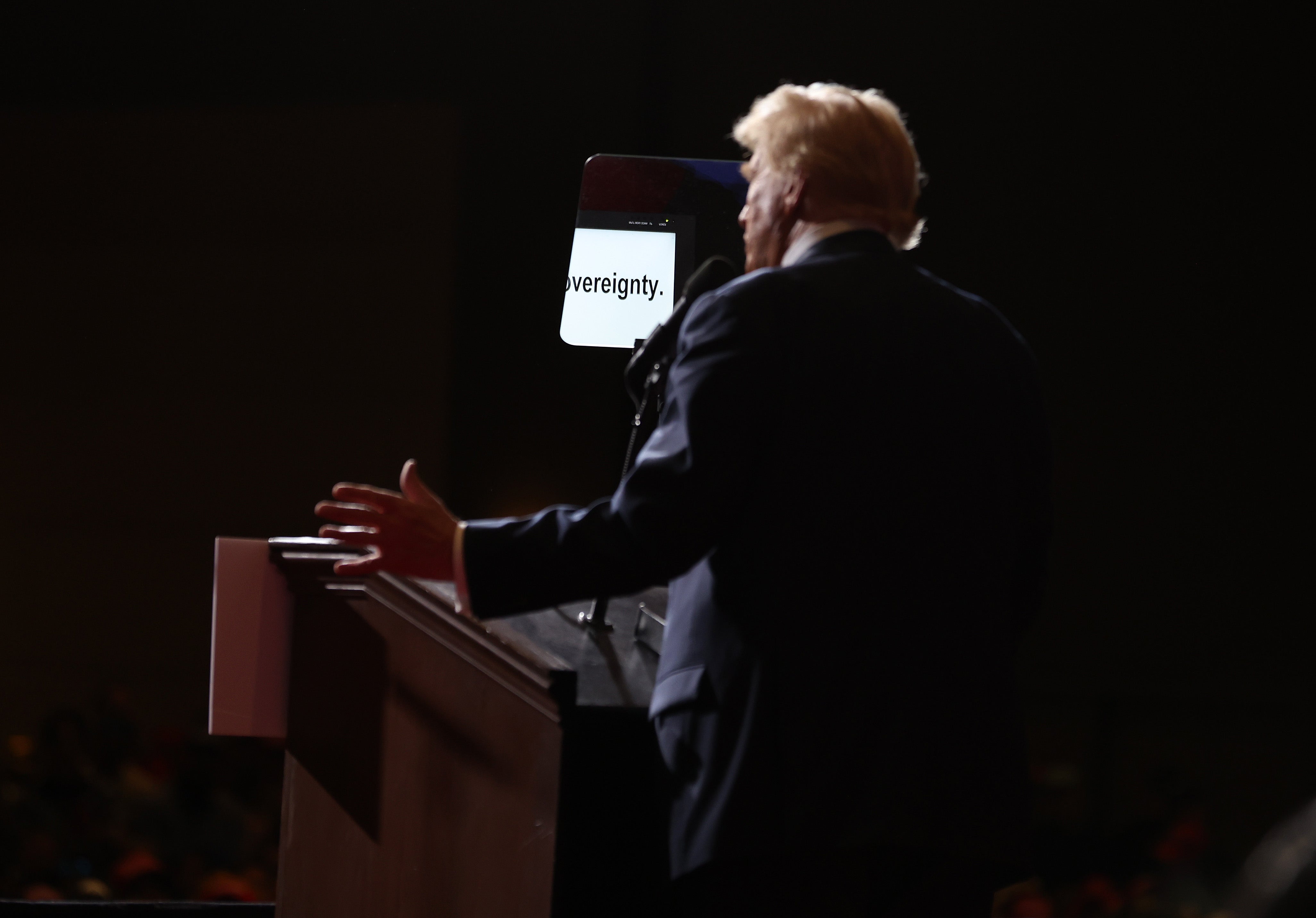Trump teleprompter operator made more than $100K betting on speeches: report