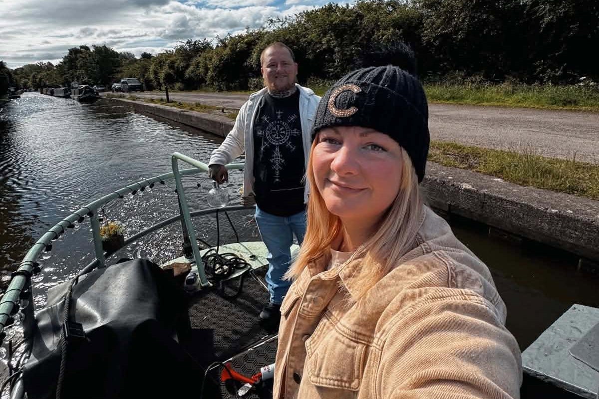 ‘We quit our day jobs to live on a canal boat and now save £1,200 a month on rent, bills and food’ ‘We quit our day jobs to live on a canal boat and now save £1,200 a month on rent, bills and food’