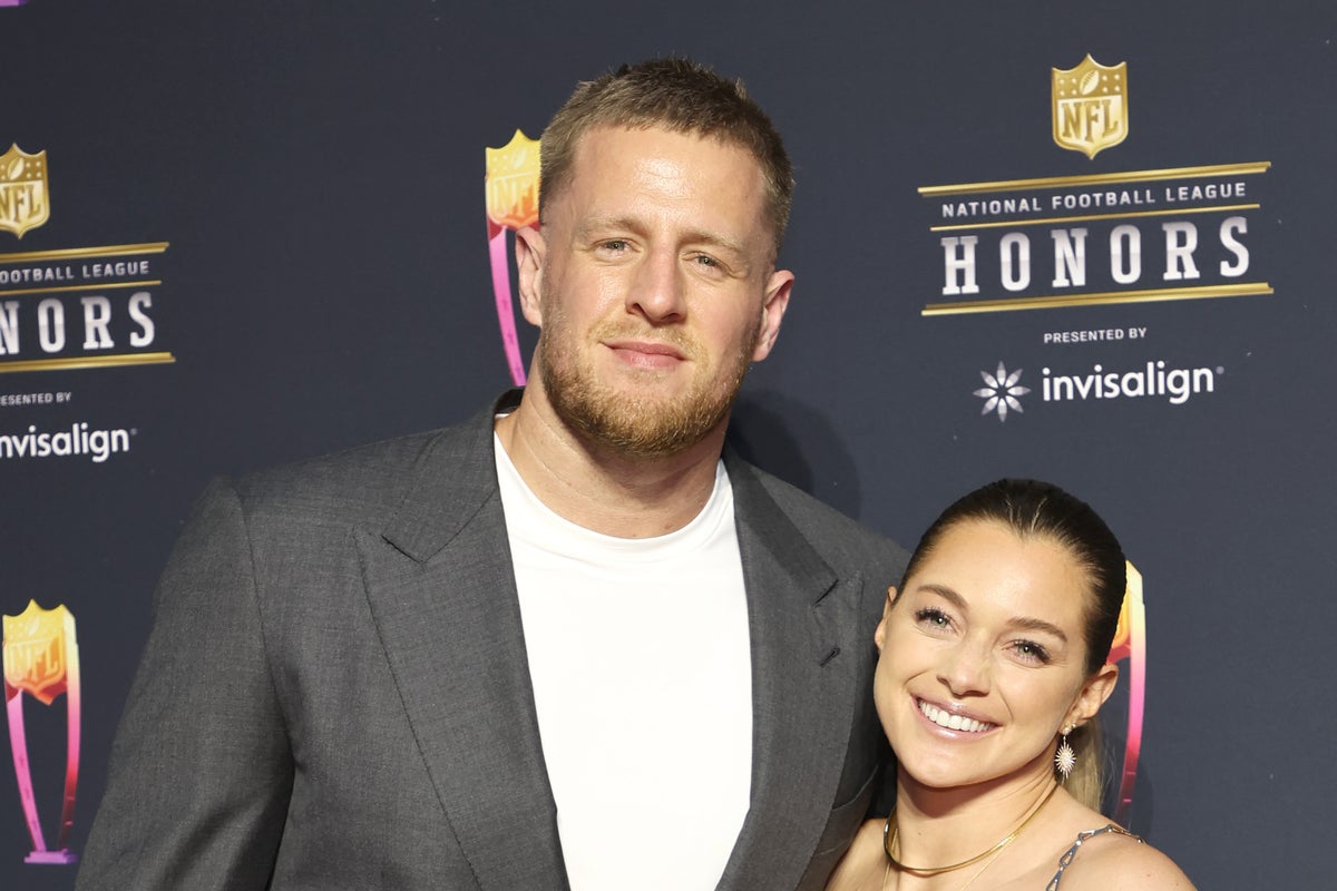 MLS team apologizes after JJ Watt called them out for snubbing his soccer star wife MLS team apologizes after JJ Watt called them out for snubbing his soccer star wife