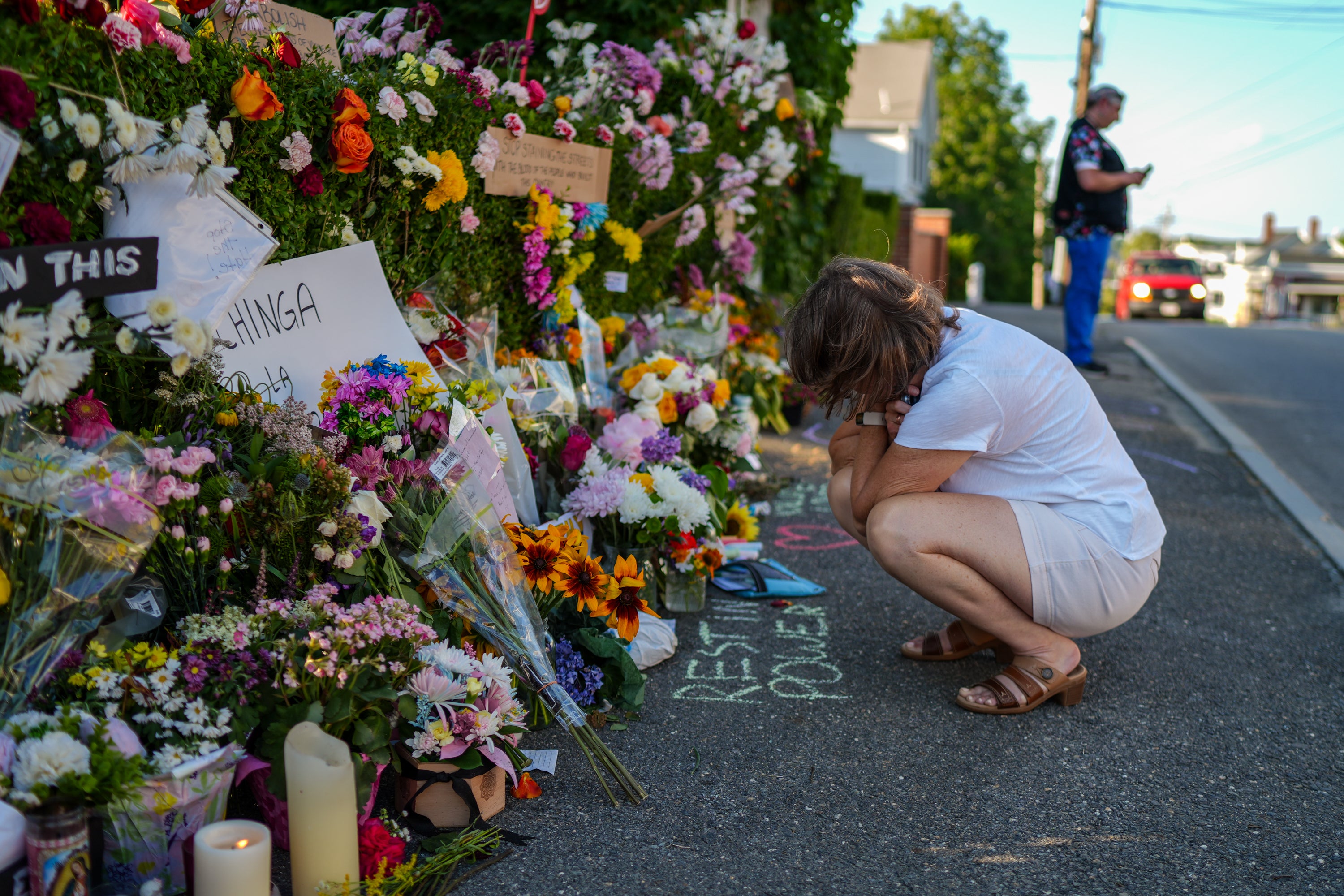 Sen. Susan Collins (R-Maine) faces a governmental situation aft an Immigration and Customs Enforcement supplier changeable and killed killed Joan Sebastian Guerrero successful Biddeford, Maine