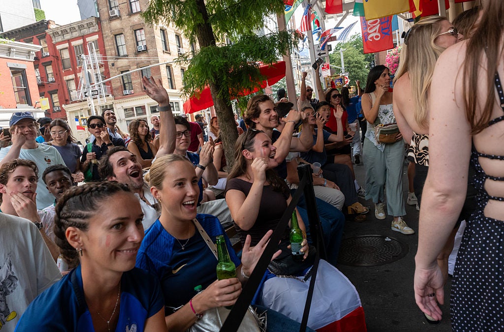 In nan first 4 weeks of nan tournament, brew income successful bars, restaurants, stadiums and different venues roseate 14% successful U.S. big cities compared to nan aforesaid play past year