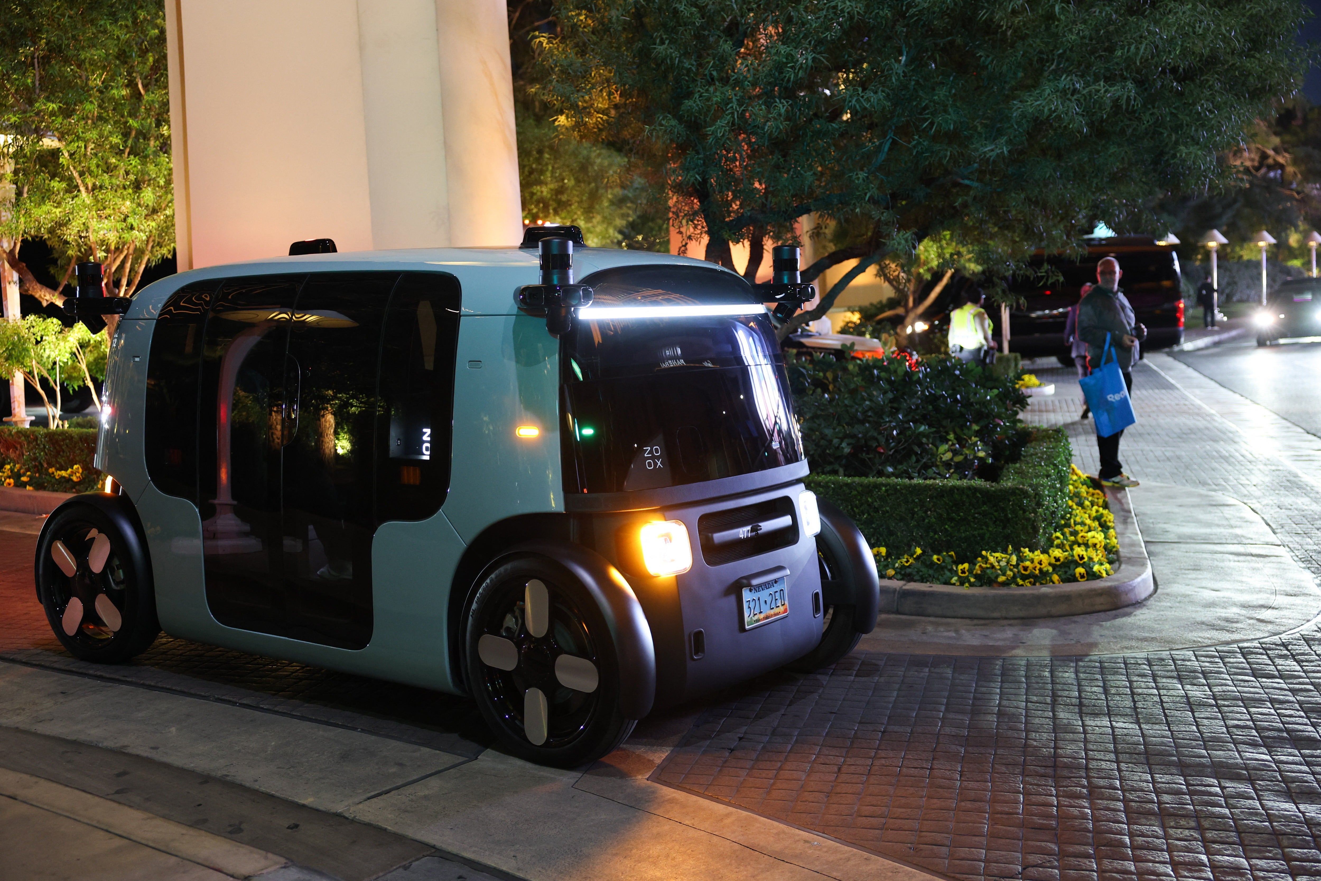 Robotaxi Firm Zoox Issues Recall After Vehicle Drives Into Smoke Near Vegas Fire Scene